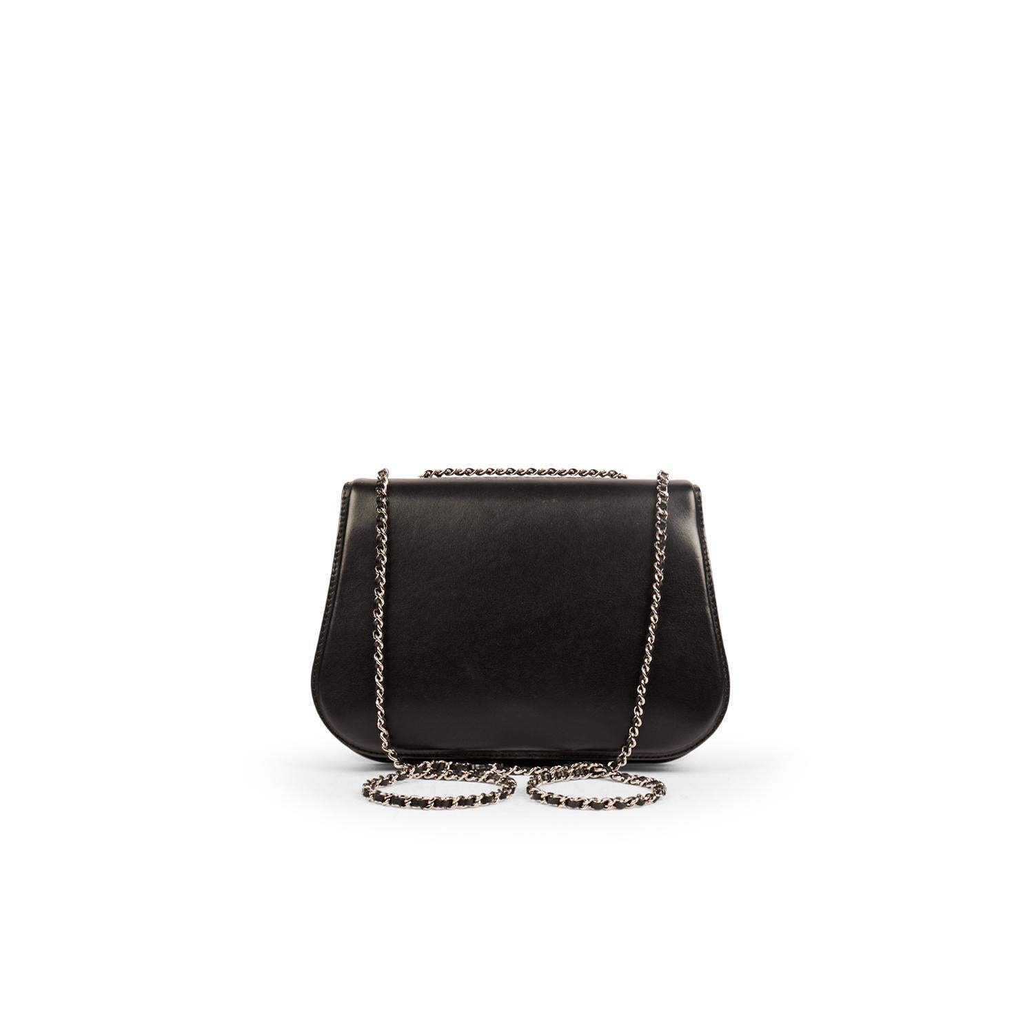 Chanel Chain Around Medium Crossbody Black Flap Bag In Excellent Condition In Sundbyberg, SE