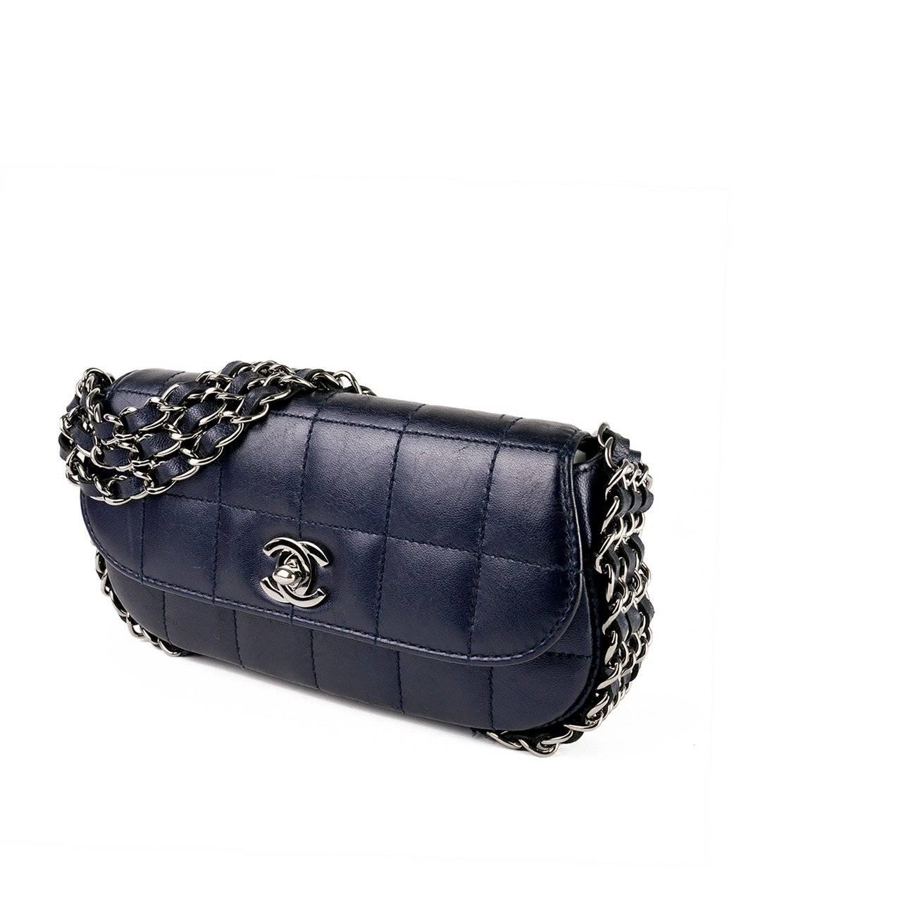 Chanel Chain Around Mini Dark Blue Clutch Mini Classic Flap In Good Condition For Sale In Miami, FL