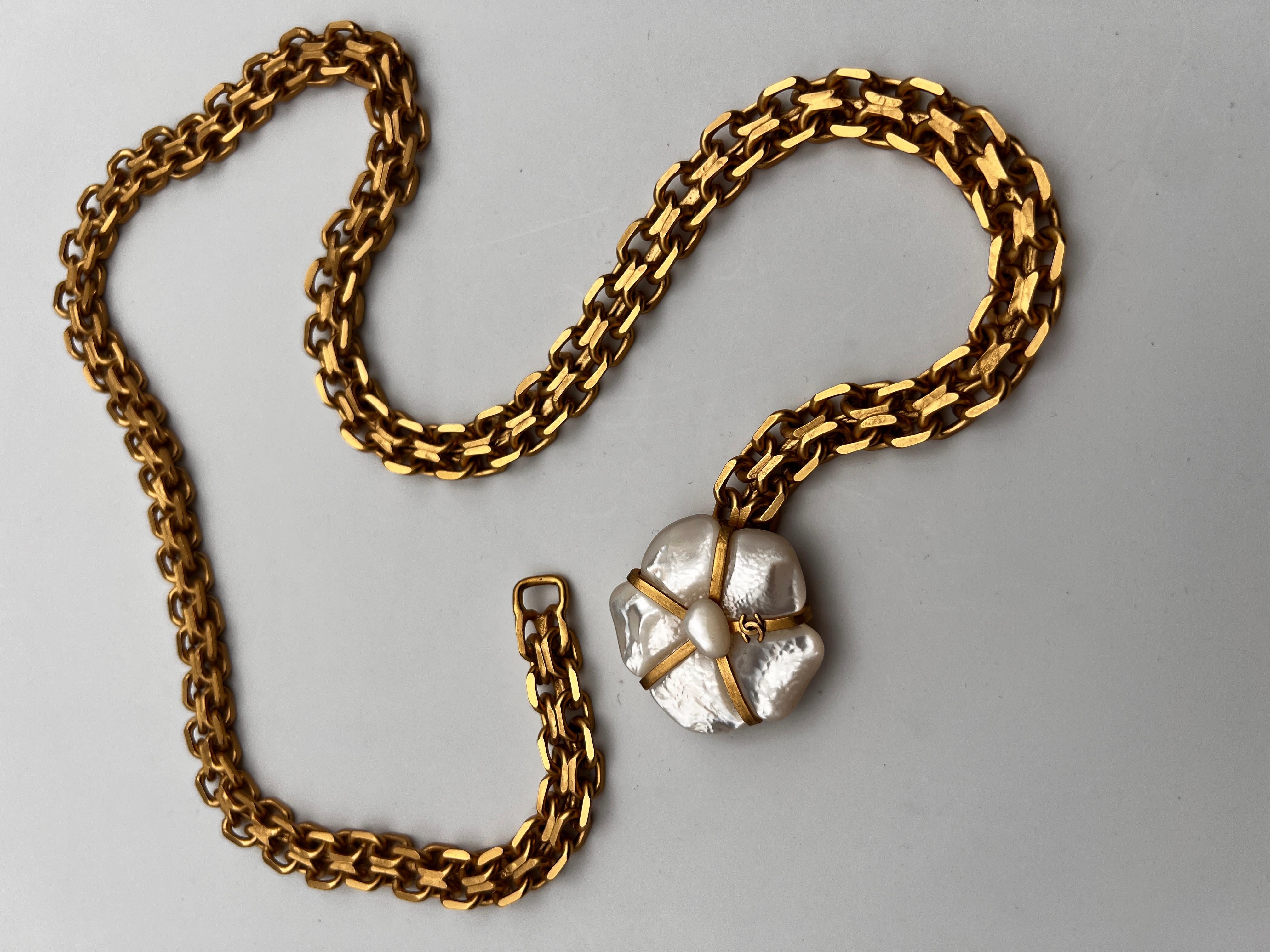 Chanel Chain Belt Camelia 2001 Paris For Sale 4