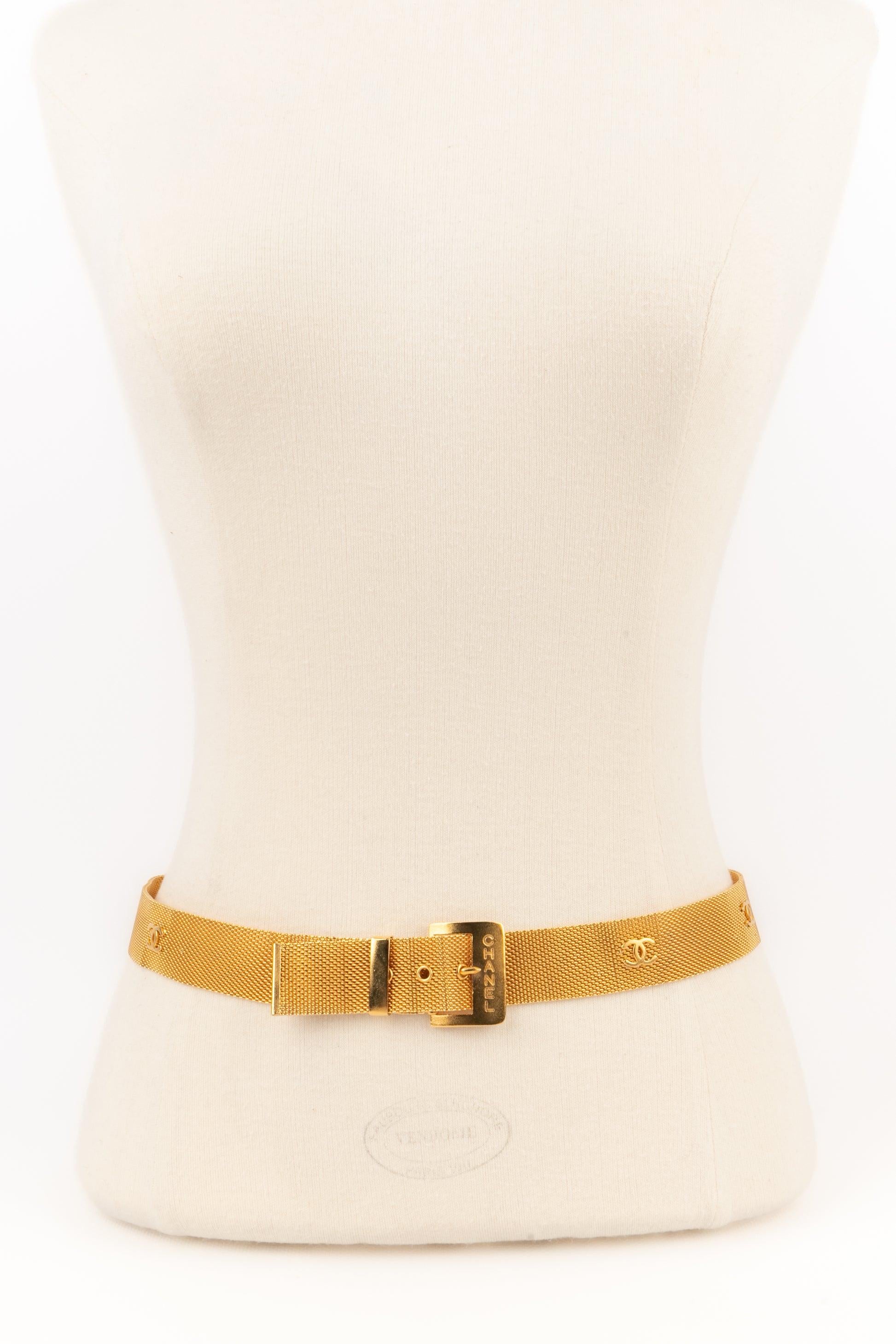 Chanel - (Made in France) Golden metal chain belt ornamented with cc logos. 2004 Fall-Winter Collection.

Additional information:
Condition: Very good condition
Dimensions: Total length: 95 cm
Period: 21st Century

Seller Reference: CCB100