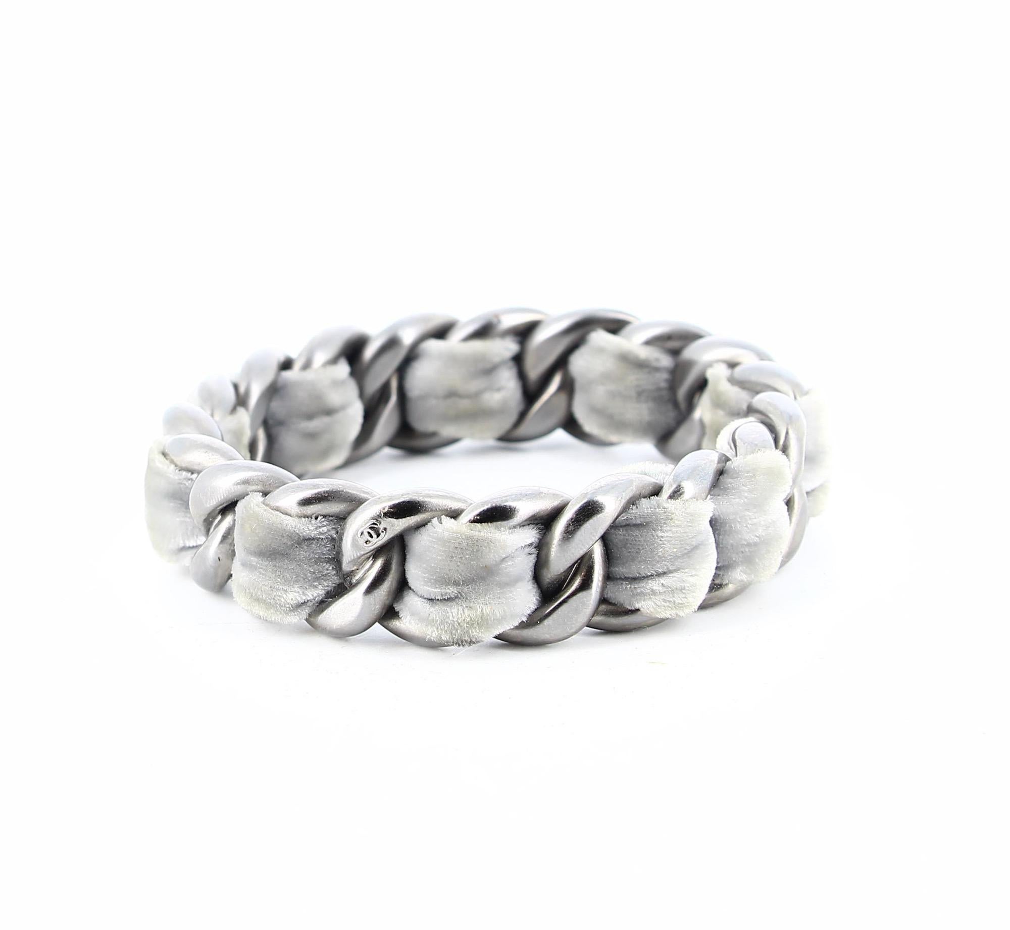 Women's Chanel Chain Bracelet in Silver Metal hardware For Sale