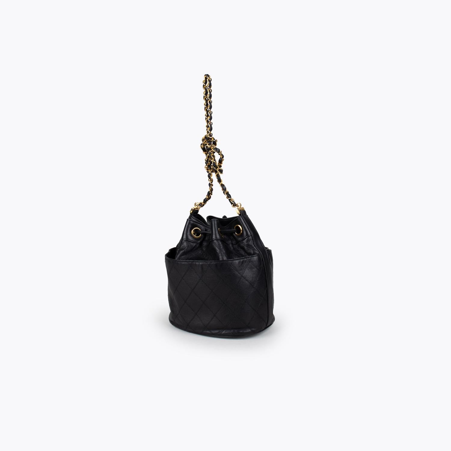 Chanel Chain Bucket Bag In Good Condition In Sundbyberg, SE