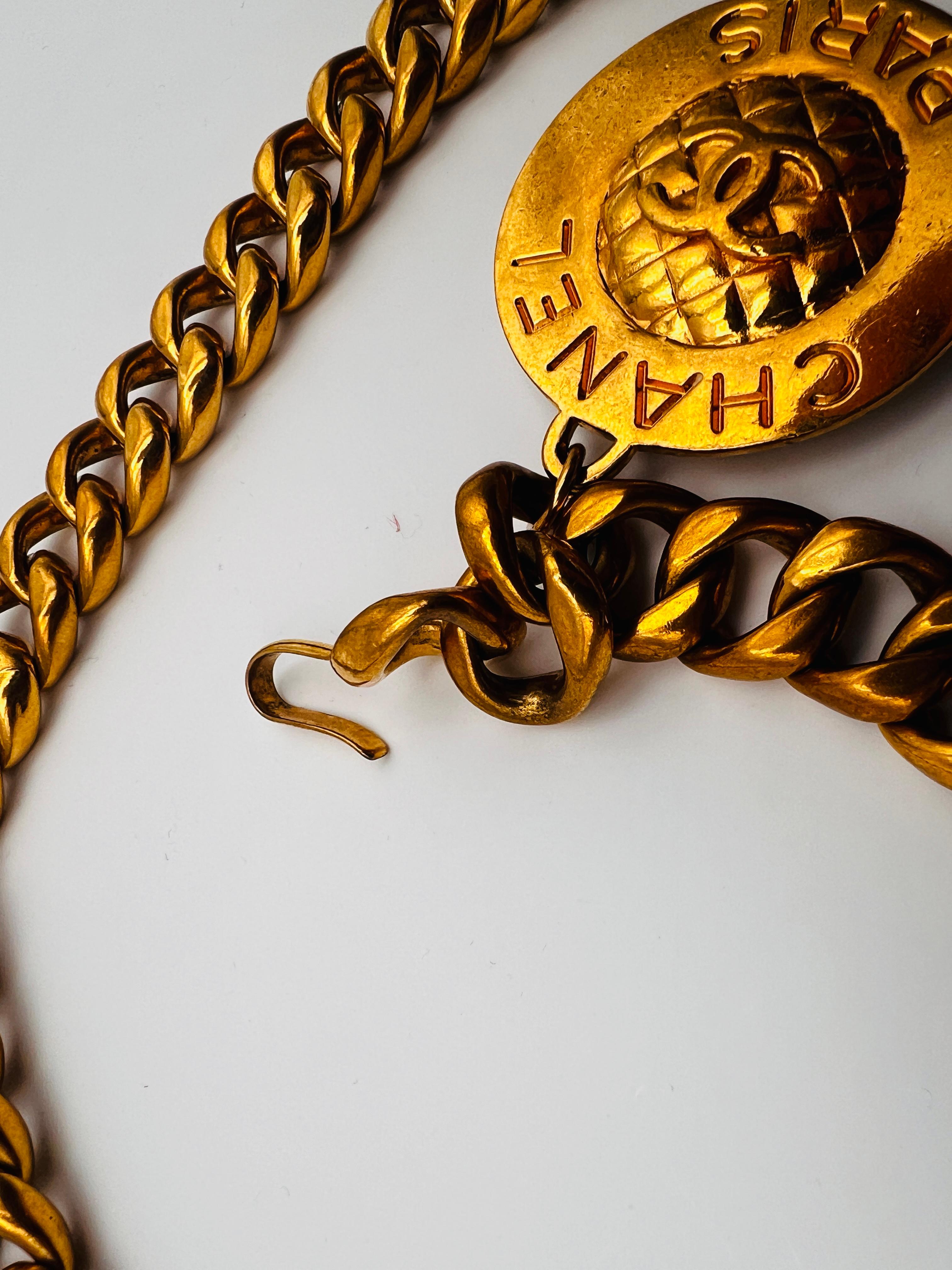 Women's or Men's Chanel Chain Charms Belt 1980 Paris For Sale