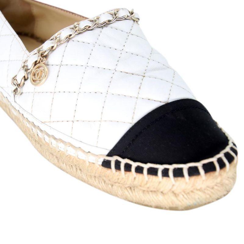 Chanel Chain Espadrille 38 Quilted Leather Cap Toe Flats CC-0503N-0141

Chanel Beige/Black Espadrille Flats can enhance any style. These highly sought after espadrilles are a must have for any trendy fashionista! These flats include the signature