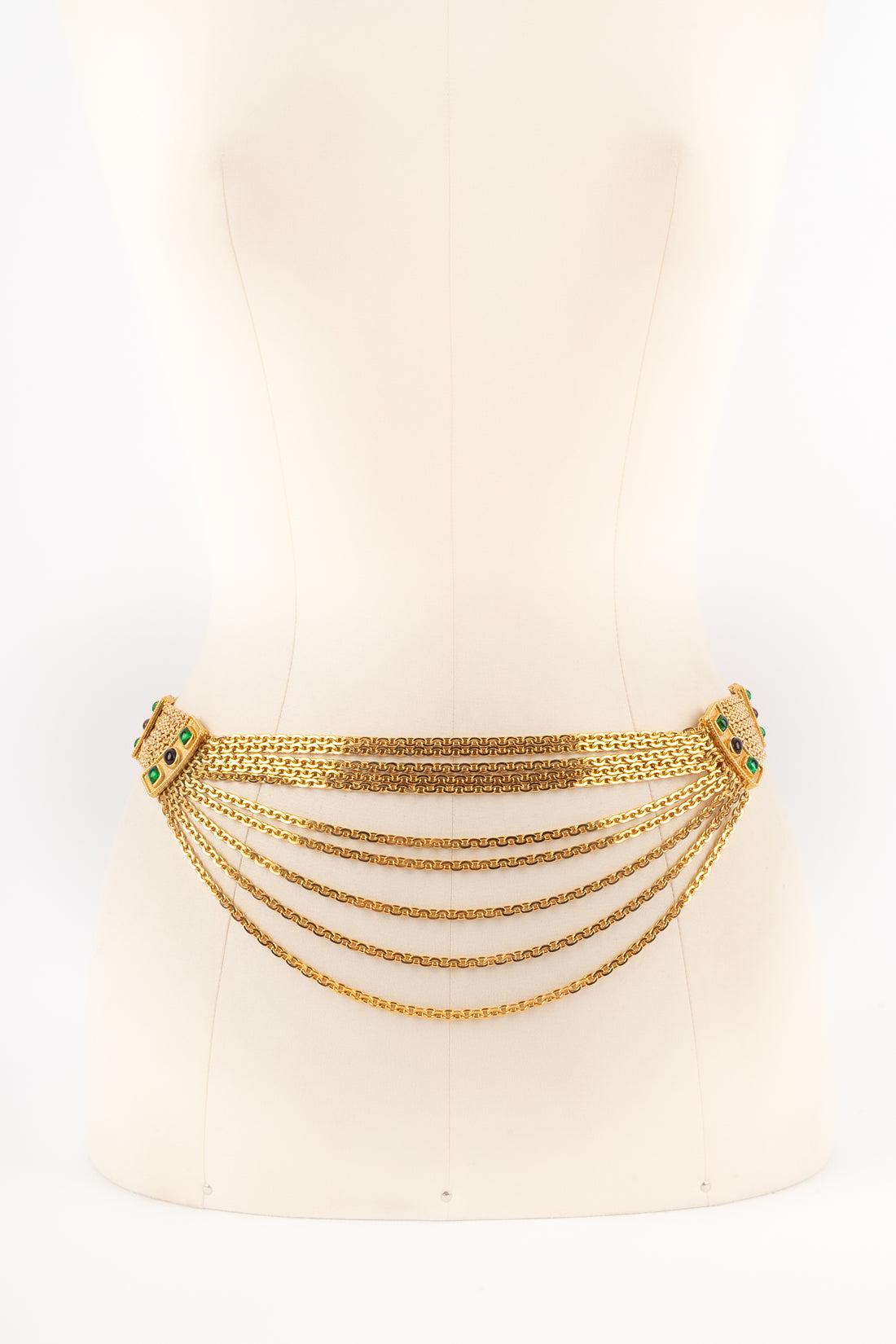 CHANEL - (Made in France) Golden metal chain belt with glass paste cabochons. 1996 Fall-Winter Collection.

Additional information:
Condition: Very good condition
Dimensions: Length: 72 cm - Width: 3 cm
Period: 20th Century
 
Seller Reference: CCB34