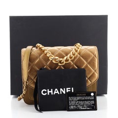 Chanel Tasche mit Kettengriff und Klappe aus gestepptem Kalbsleder mit Kaviar klein