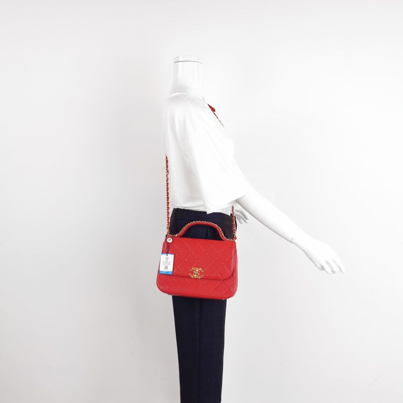 Chanel Kette Unendlichkeit Top Handle Kaviar Leder Klappe Satchel Rot
  Dies sind professionelle Fotos der tatsächlichen Tasche.
  Diese CHANEL Chain Infinity Top Handle Caviar Leather Flap Satchel in Rot ist aus echtem Lammleder gefertigt und mit
