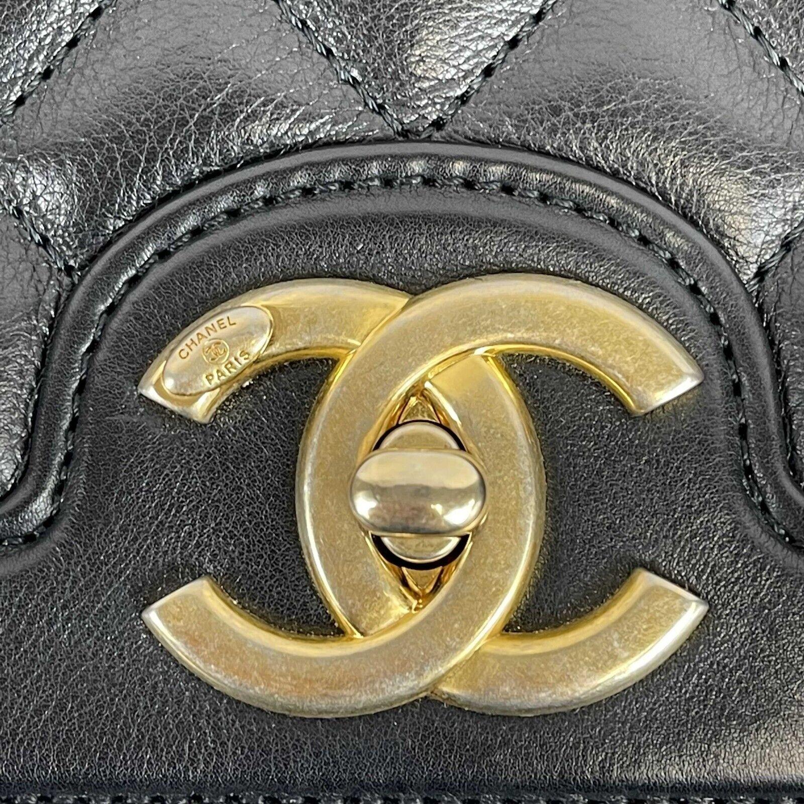 CHANEL - Chain Link CC Black Lambskin Full Flap Bag Quilted Medium Shoulder Bag
Measurements

Width: 11 in / 27.94 cm
Height: 7 in / 17.78 cm
Depth: 3 in / 7.62 cm
Strap Drop: 20-22.5 in / 50.8 cm
Details

Made In: France
Color: Black
Accessories: