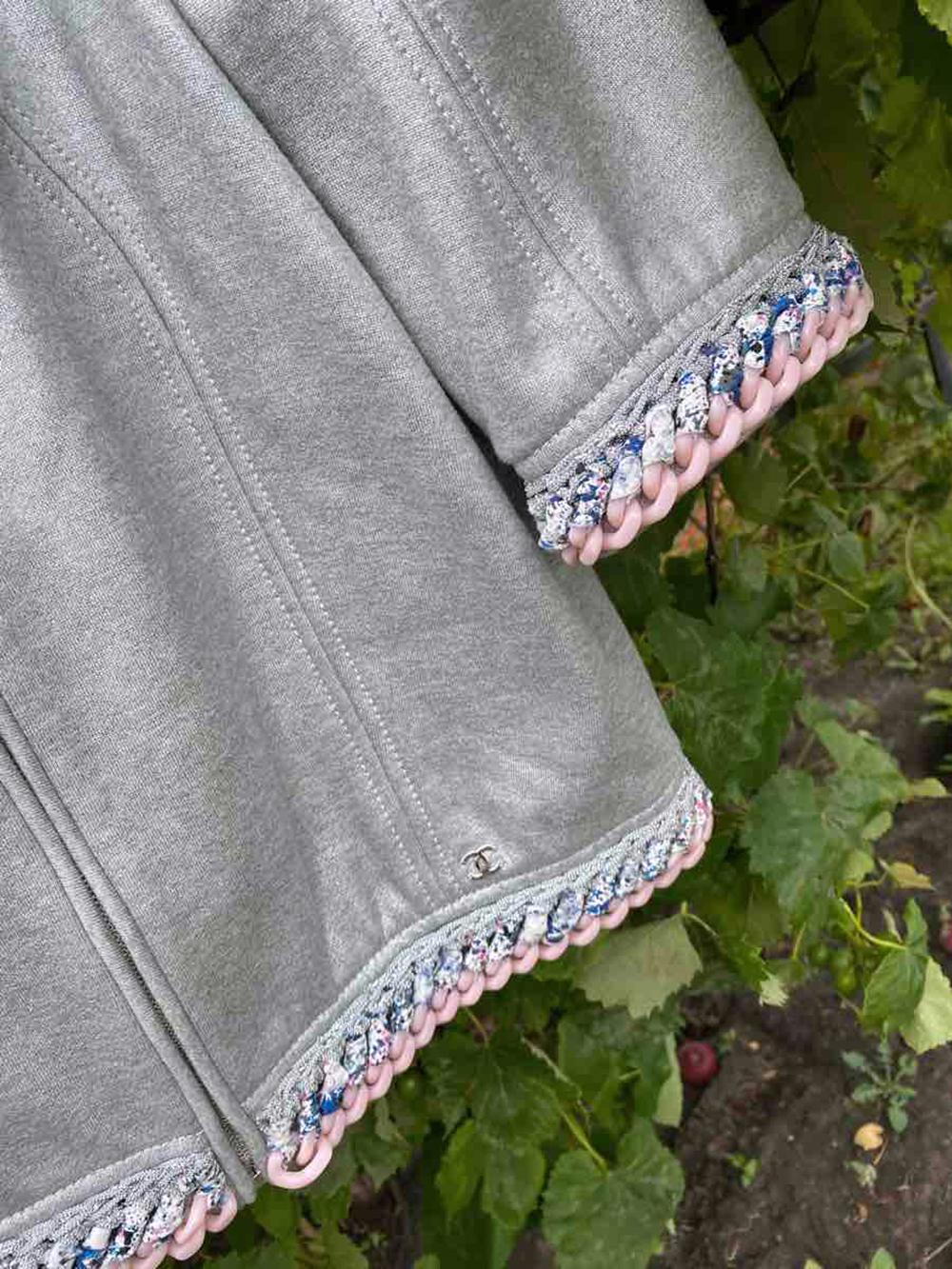 Chaqueta bomber con ribete de eslabones de Chanel 40 FR 2