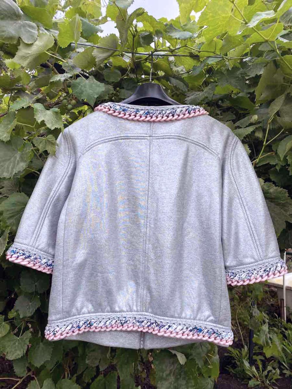 Chaqueta bomber con ribete de eslabones de Chanel 40 FR 3