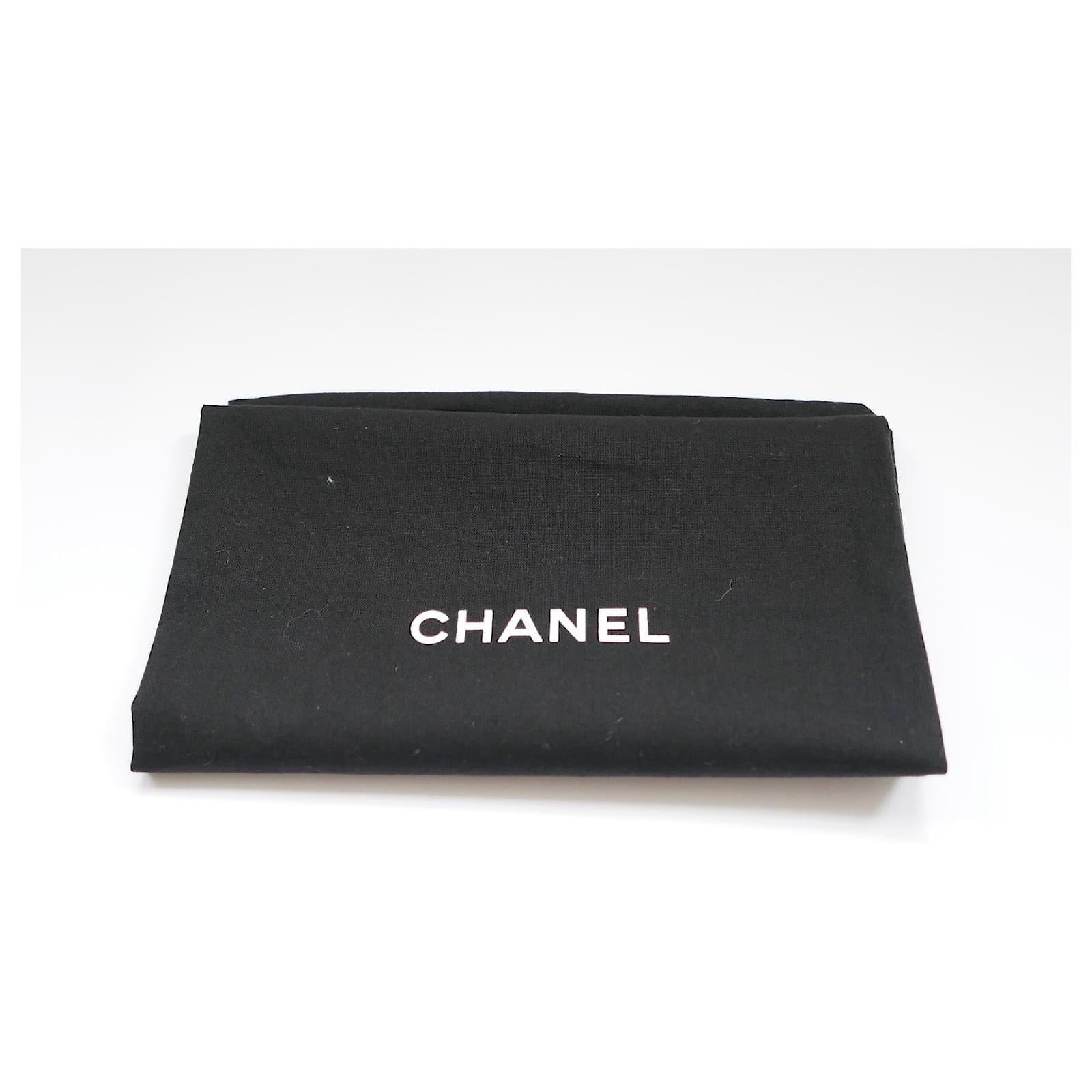 Chanel Loafers aus schwarzem Lammfell mit Kette und Logo 4