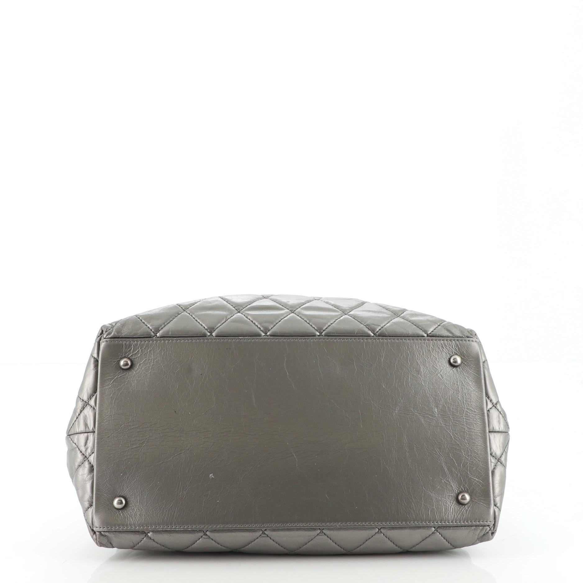 Chanel Kette Me Tote Gestepptes Kalbsleder Medium im Zustand „Relativ gut“ in NY, NY