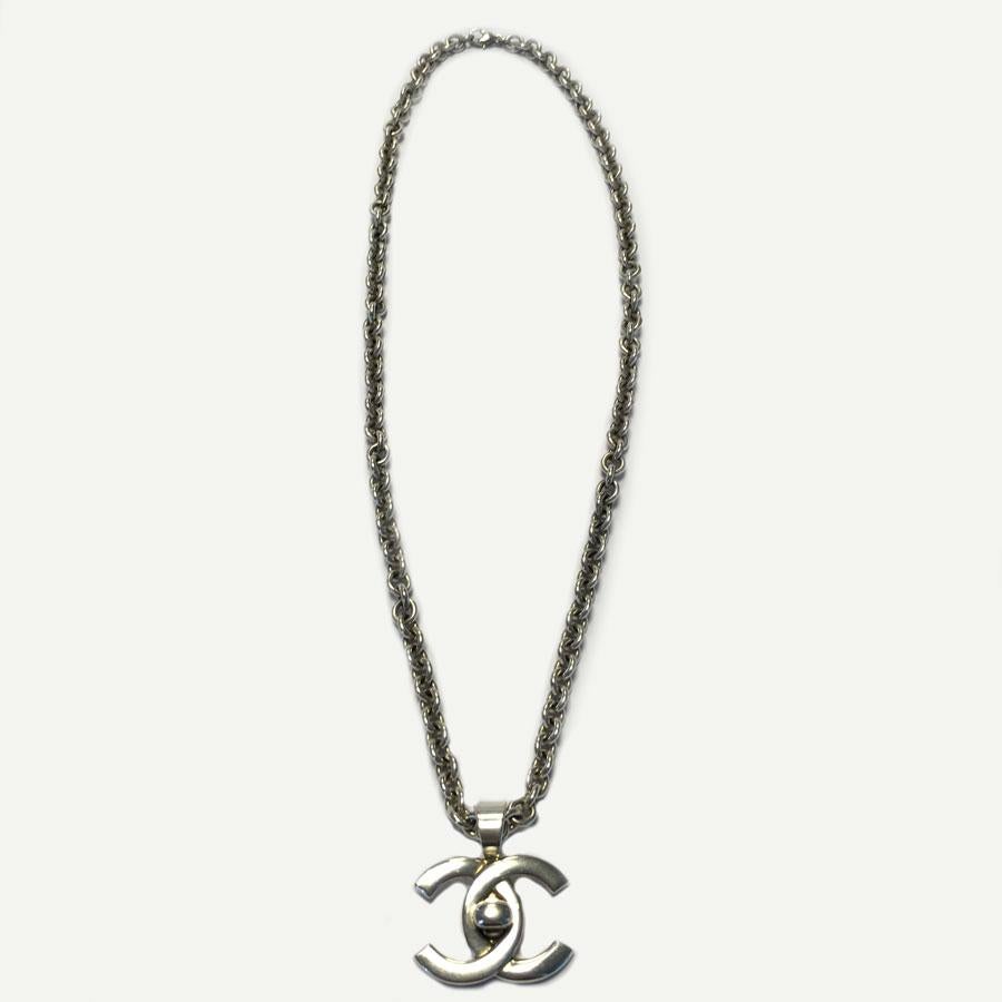 CHANEL Chain Necklace and CC Pendant in Silver Plated In Good Condition In Paris, FR