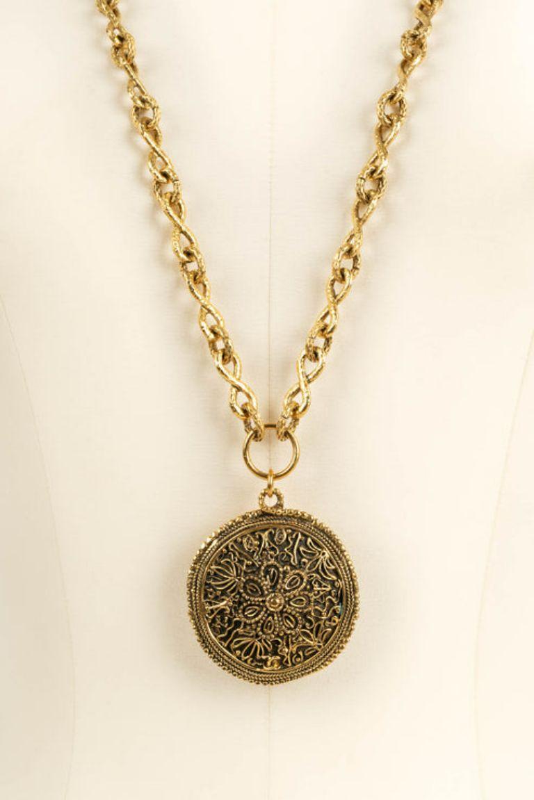 Chanel Chain Necklace in Gold Metal In Excellent Condition For Sale In SAINT-OUEN-SUR-SEINE, FR