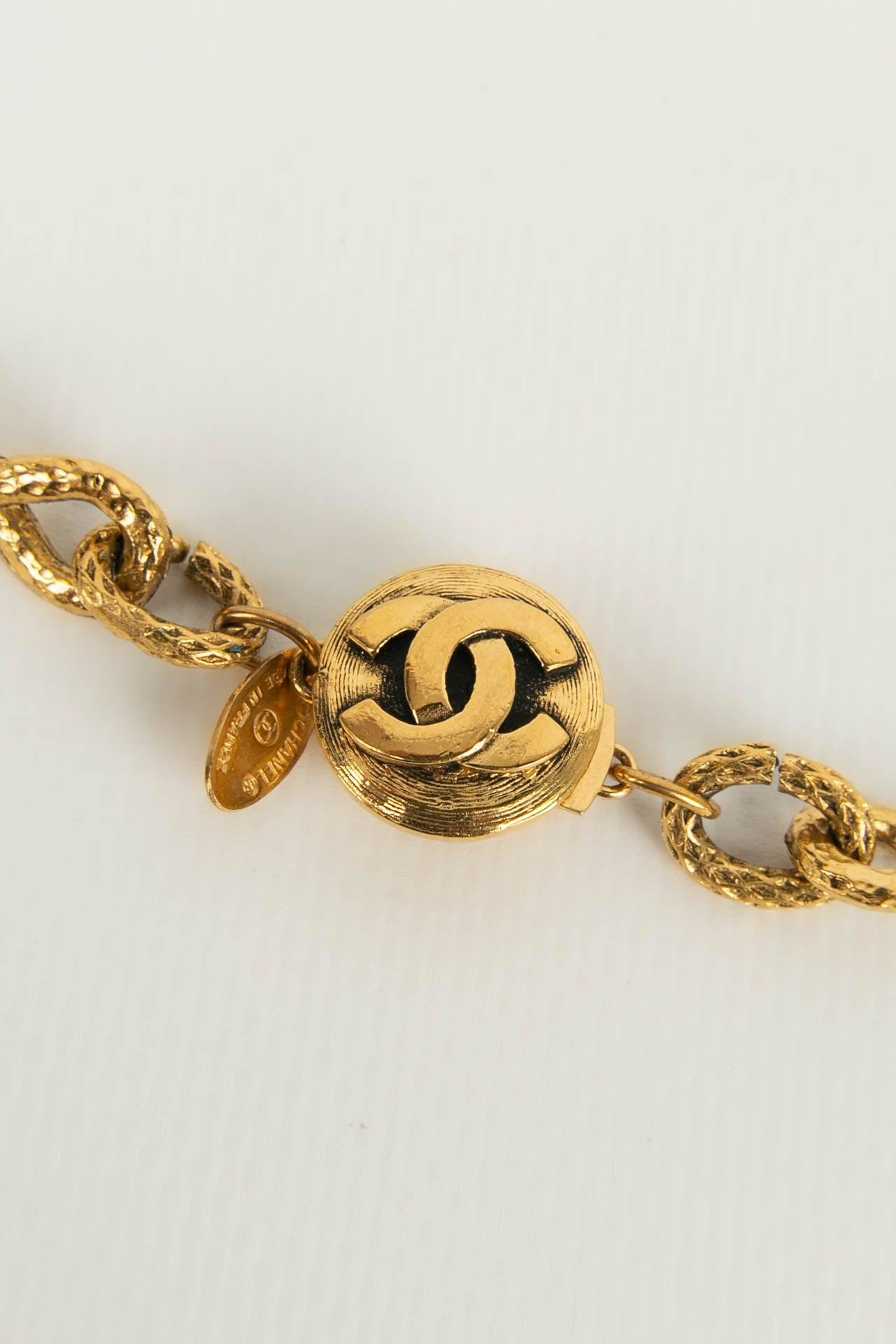 Women's Chanel Chain Necklace in Gold Metal For Sale