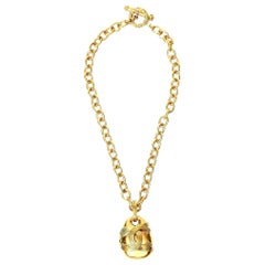 Collana a catena Chanel con ciondolo CC