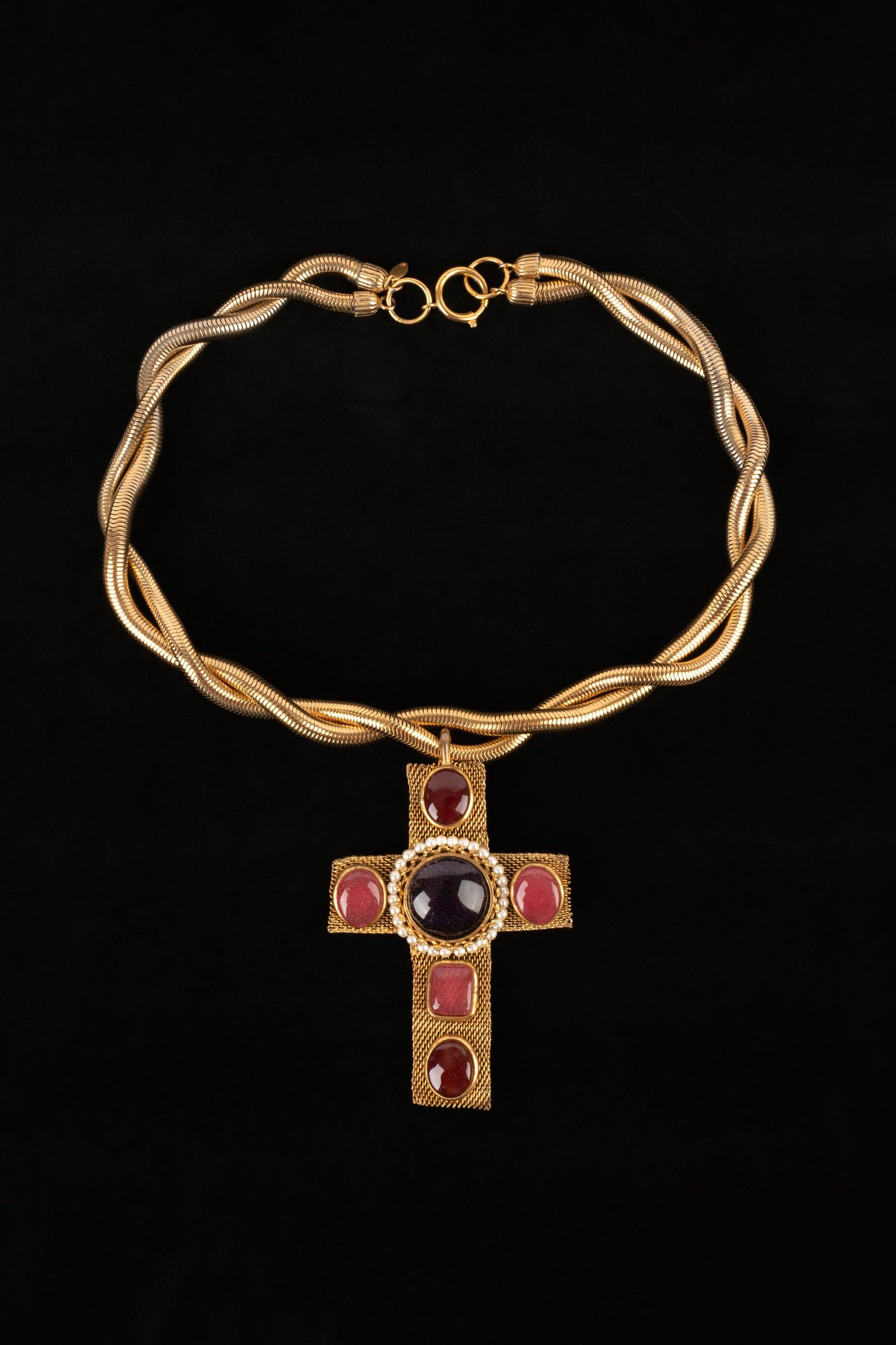 Collar de cadena Chanel con colgante de cruz, años 80 en Excelente estado para la venta en SAINT-OUEN-SUR-SEINE, FR