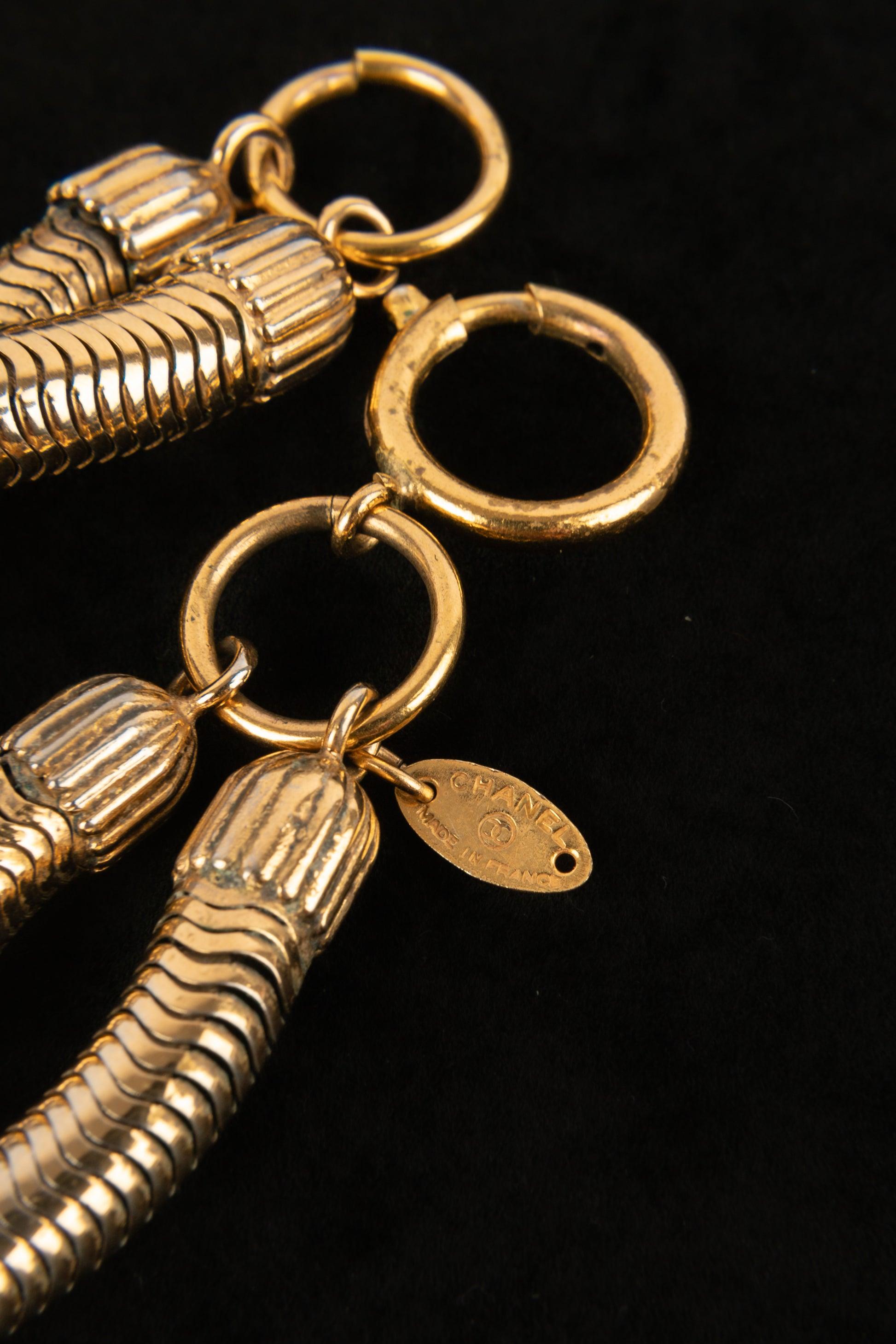 Collar de cadena Chanel con colgante de cruz, años 80 en venta 2
