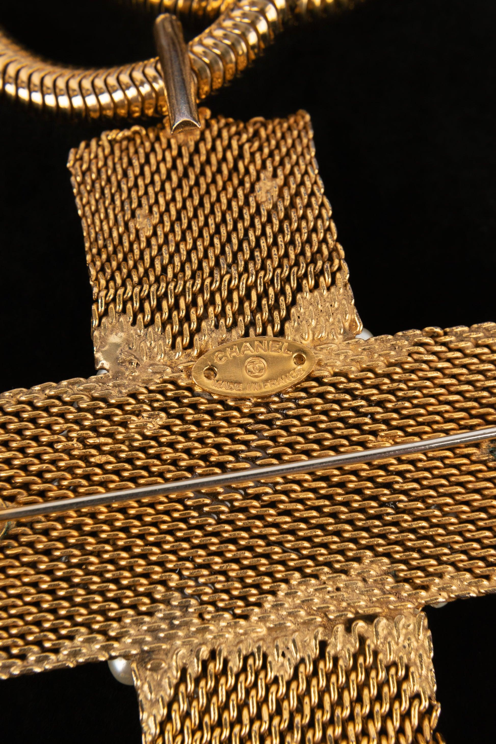 Collar de cadena Chanel con colgante de cruz, años 80 en venta 4