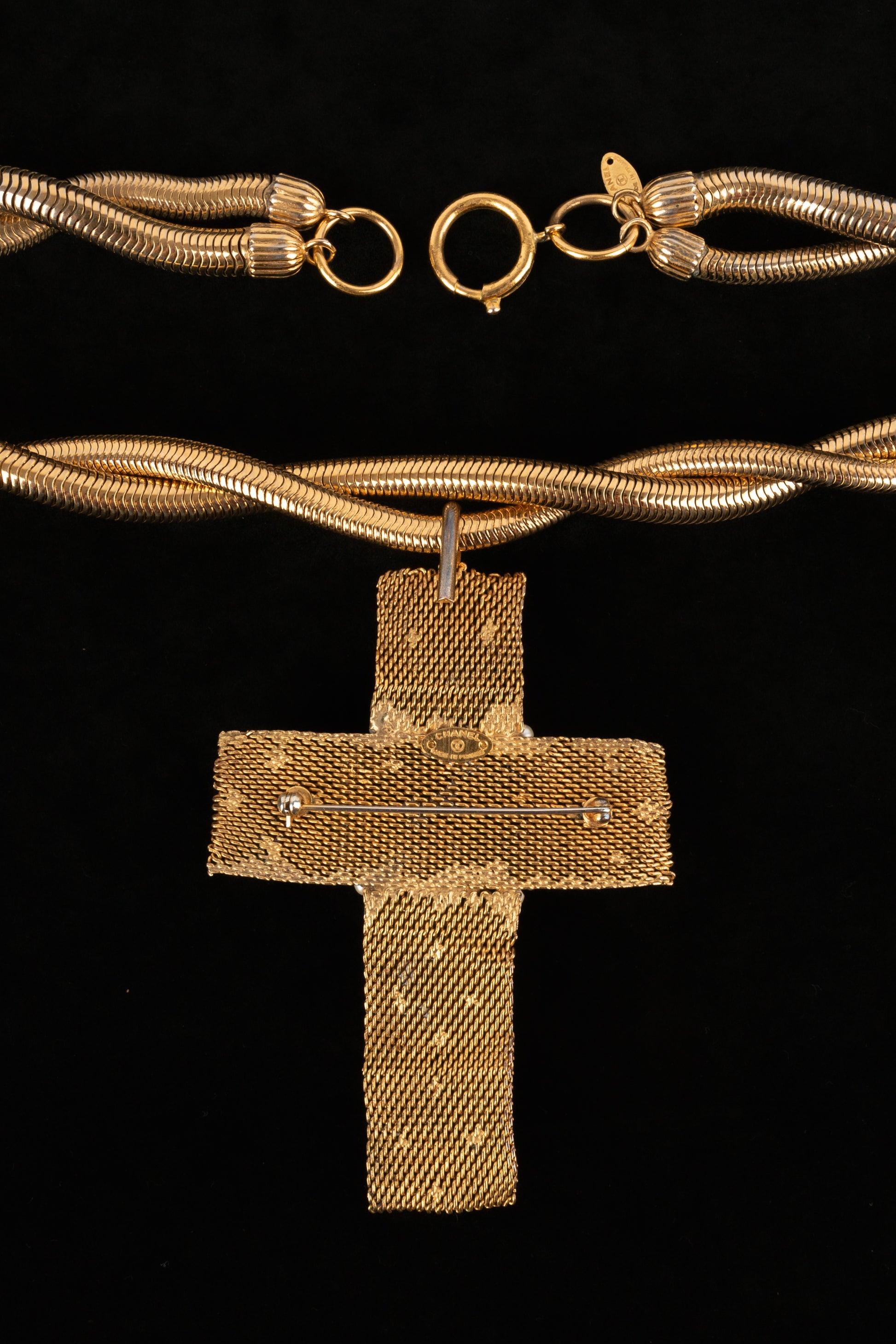Collar de cadena Chanel con colgante de cruz, años 80 en venta 5