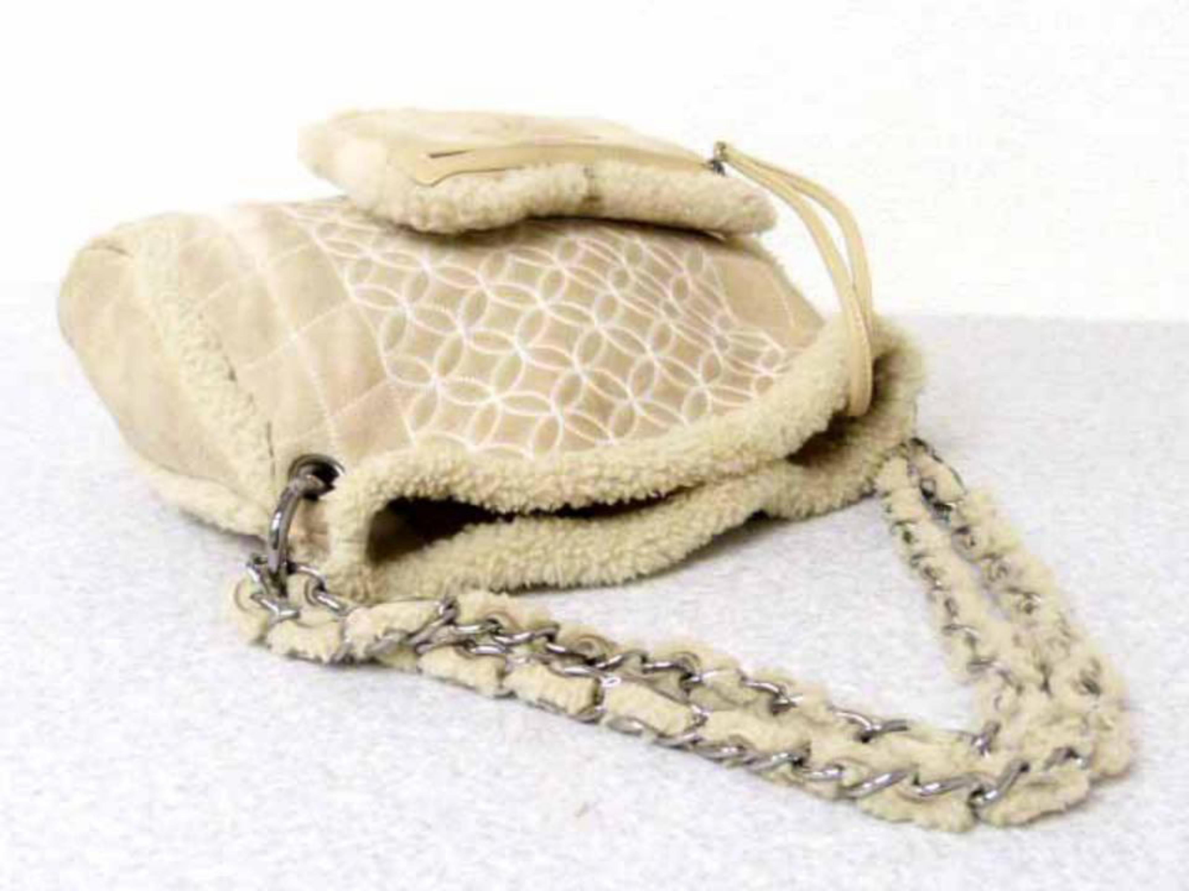 Women's Chanel Chain Tote W/ Pouch 226196 Beige Shearling Wool Shoulder Bag For Sale