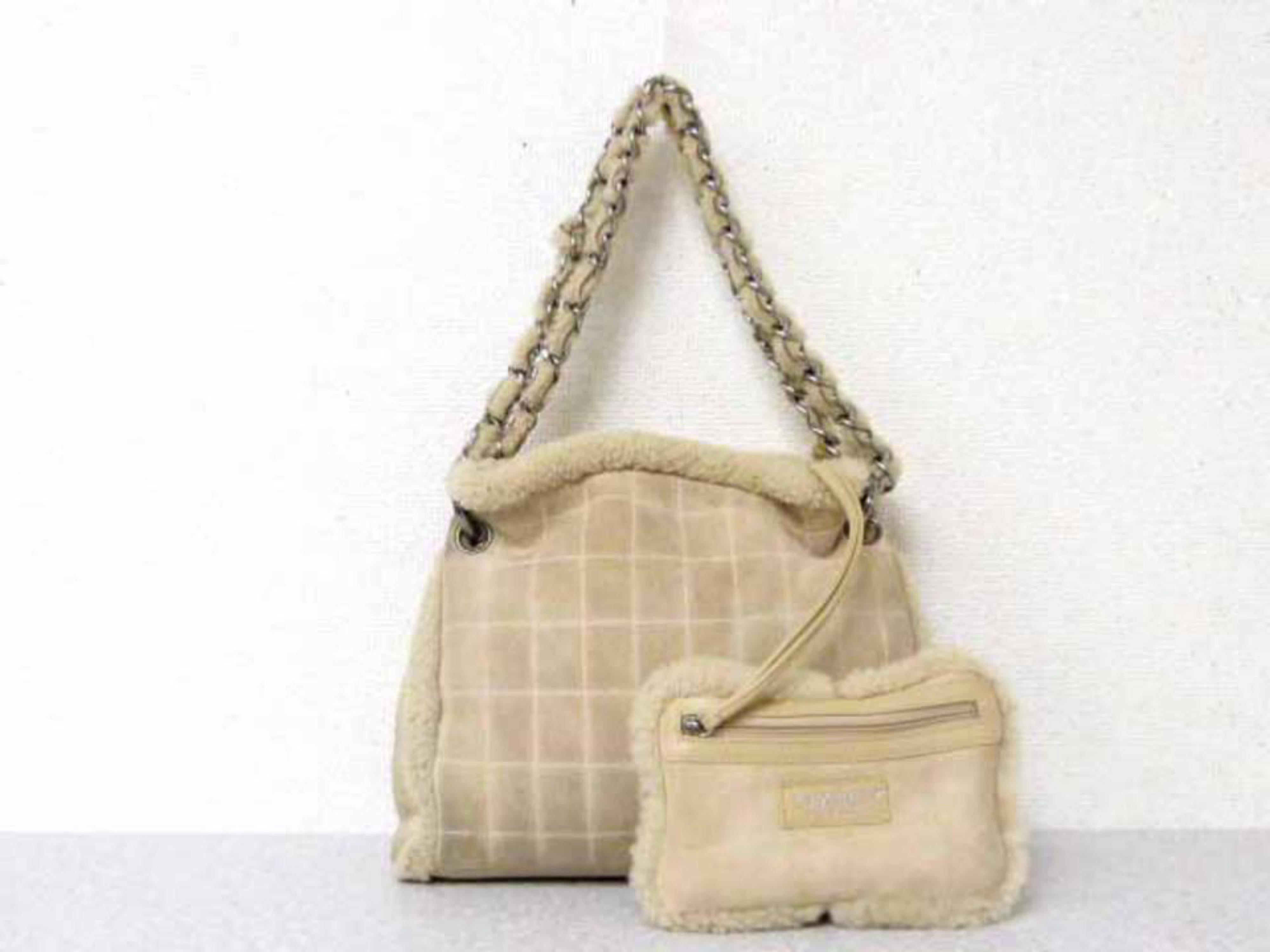 Chanel Chain Tote W/ Pouch 226196 Beige Shearling Wool Shoulder Bag For Sale 2
