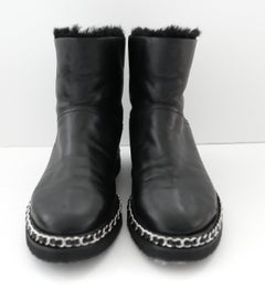 Chanel Kettenbesatz Leder Shearling gefütterte Ankle Boots