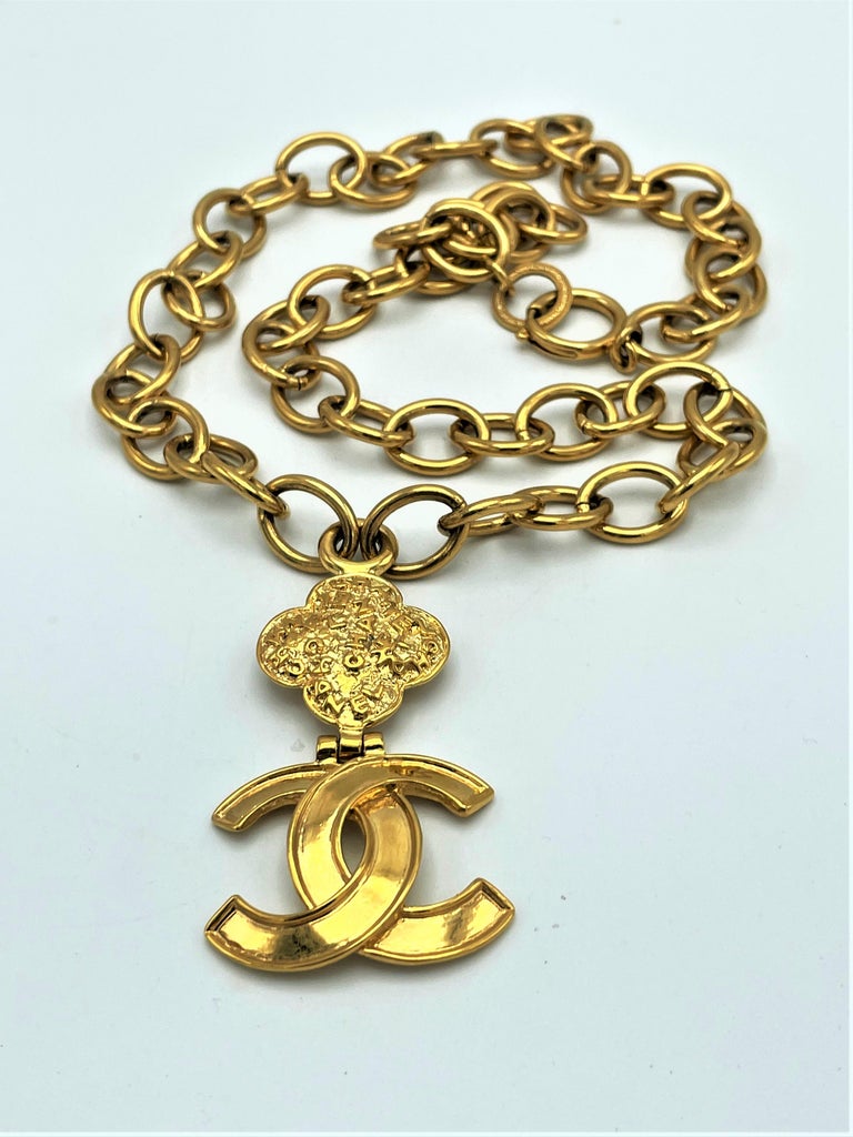 CHANEL Vintage Gold Plated CC Logo Medallion Flower Chain Necklace 1995 For  Sale at 1stDibs  custom chanel spring 1995 necklace, vintage chanel 1995  necklace, vintage chanel necklace 1995