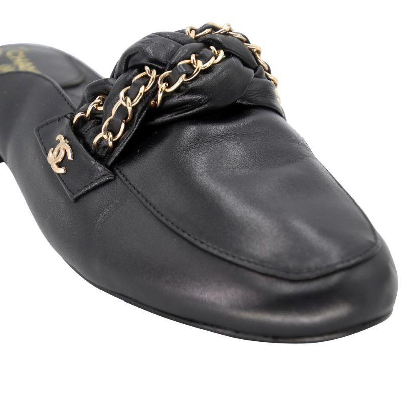 Chanel Chainlink Slip on Charm 40 Slide Mules With Gold CC CC-0803N-0011

These classic and versatile Chanel slip on lambskin leather with big gold CC logo makes these flats iconic and must-haves for any fashionista. Luxurious smooth lambskin uppers
