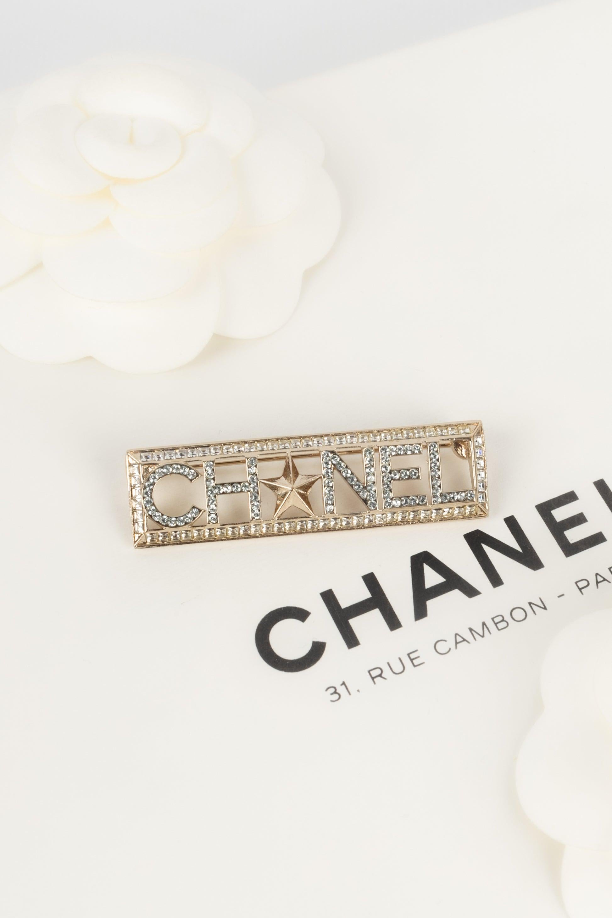 Chanel Champagne Metal Openwork Brooch Ornamented with Rhinestones, 2018 For Sale 1