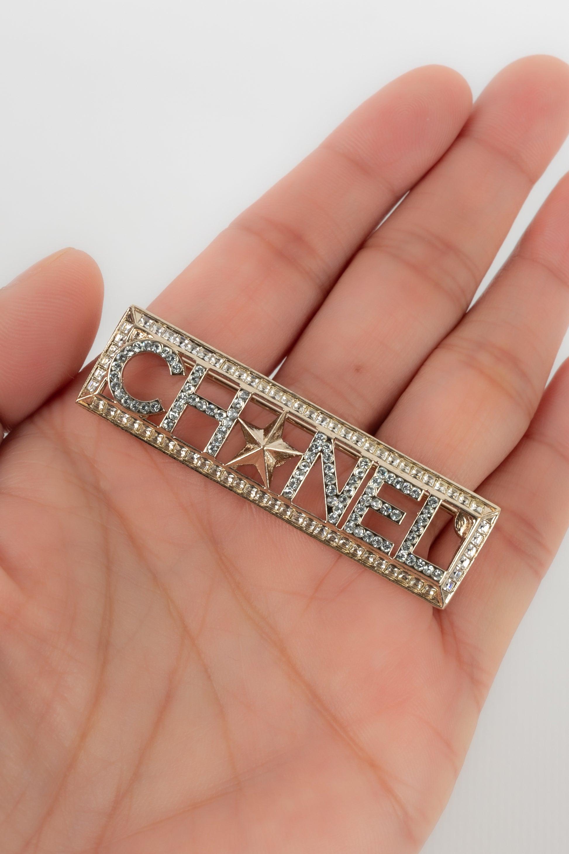 Chanel Champagne Metal Openwork Brooch Ornamented with Rhinestones, 2018 For Sale 2
