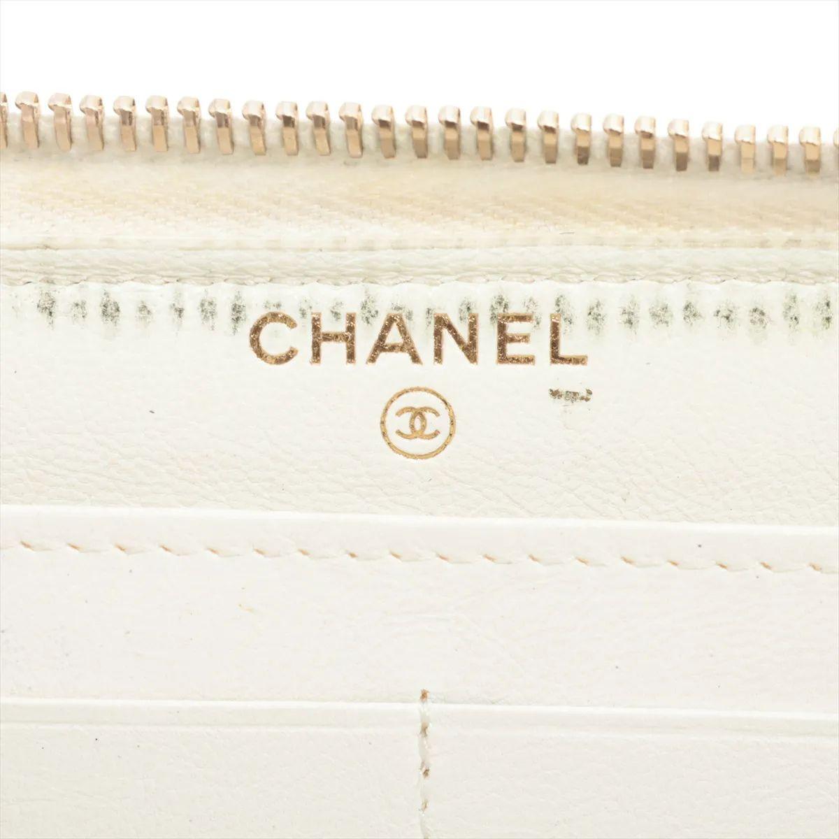 Chanel Chanel 19 Portafoglio lungo Zippy in pelle di agnello Bianco in vendita 6