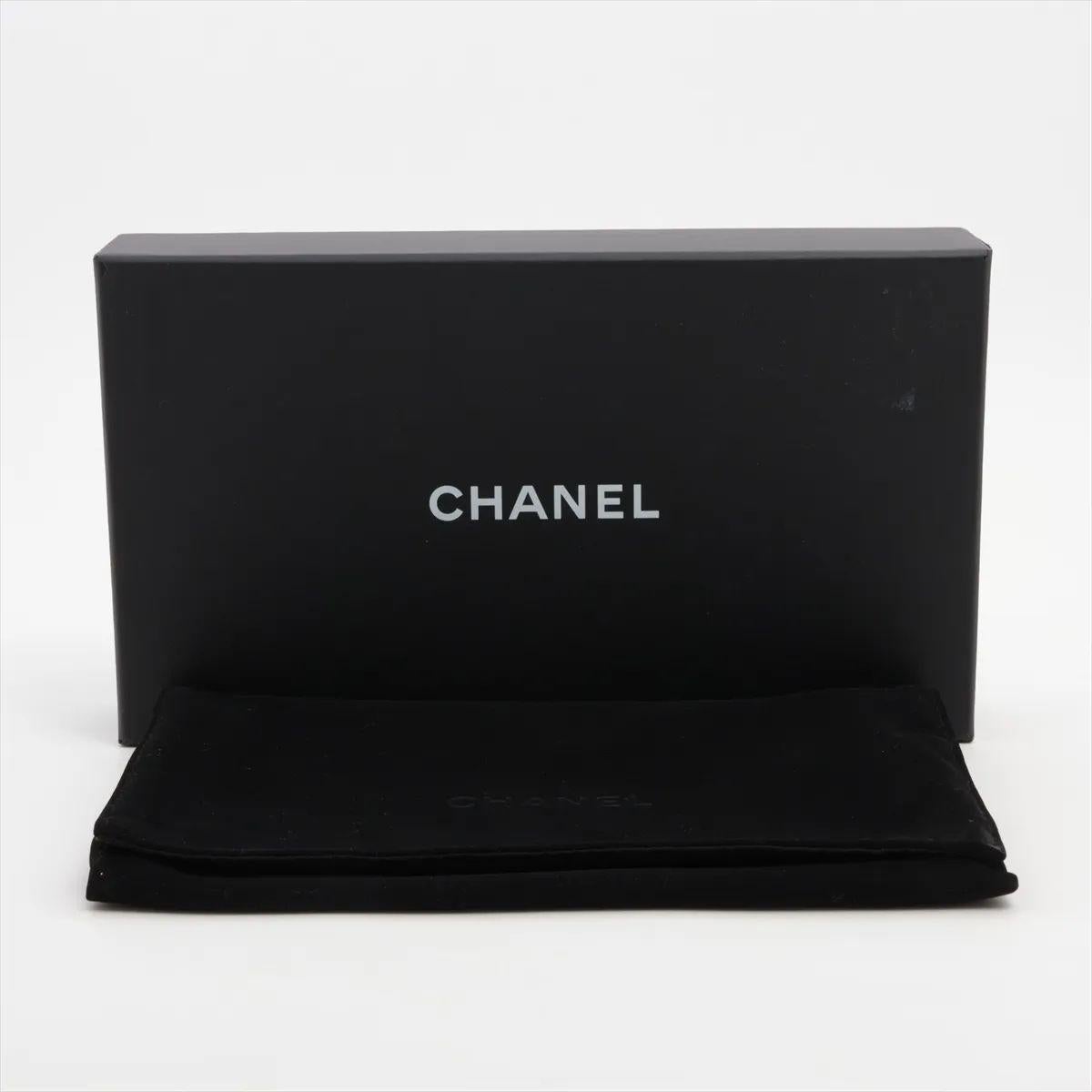 Chanel Chanel 19 Portafoglio lungo Zippy in pelle di agnello Bianco in vendita 7