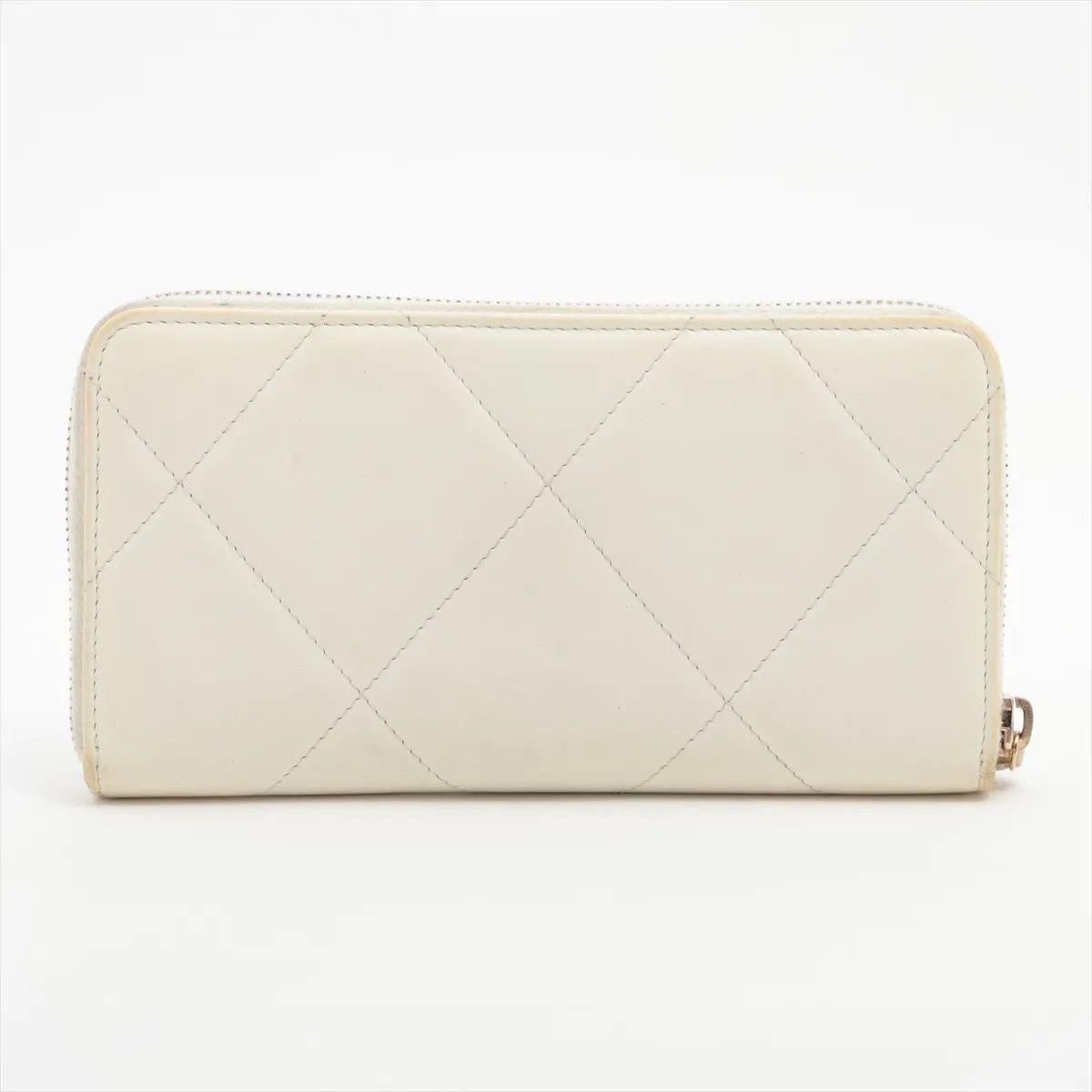 Chanel Chanel 19 Portafoglio lungo Zippy in pelle di agnello Bianco In condizioni buone in vendita a Humacao, PR