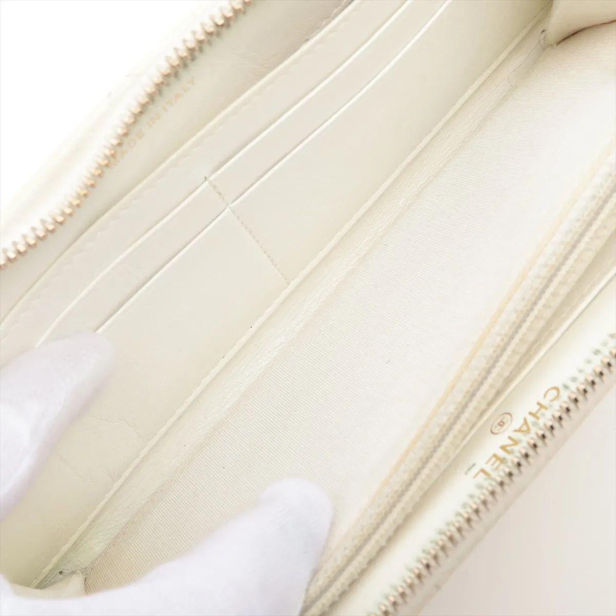 Chanel Chanel 19 Portafoglio lungo Zippy in pelle di agnello Bianco in vendita 2
