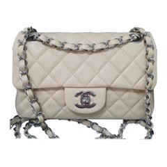 Chanel Mini sac à rabat classique rectangulaire beige caviar Chanel