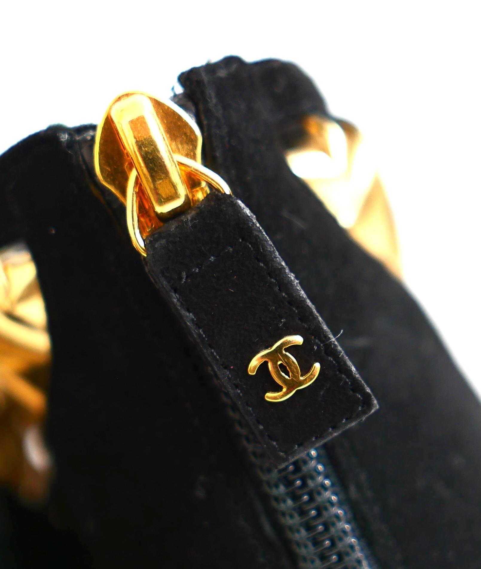 Chanel, Chanel Resort 2010 - Chaussures à semelles compensées torsadées noir et or en vente 1