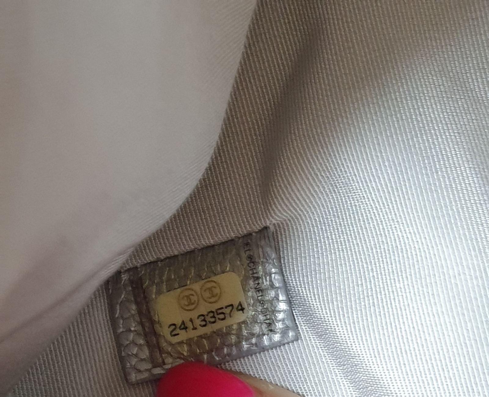 Chanel Pochette en cuir A Silver Caviar Pour femmes en vente