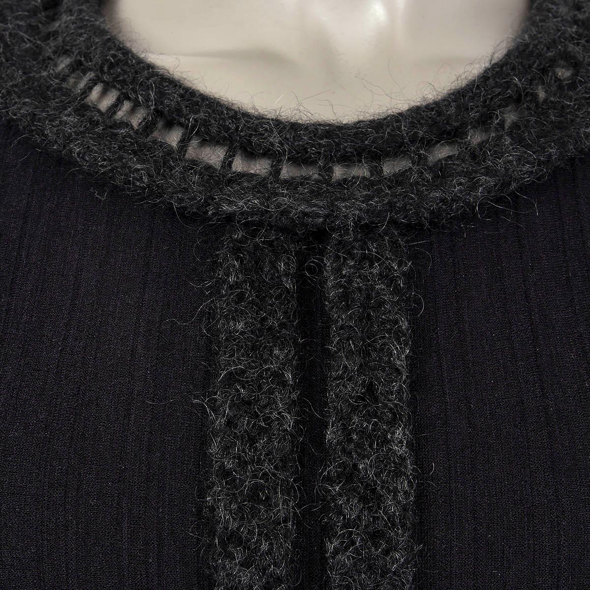 Robe CHANEL gris anthracite en laine et mohair 2010 CROCHET TRIM Knit XS en vente 2