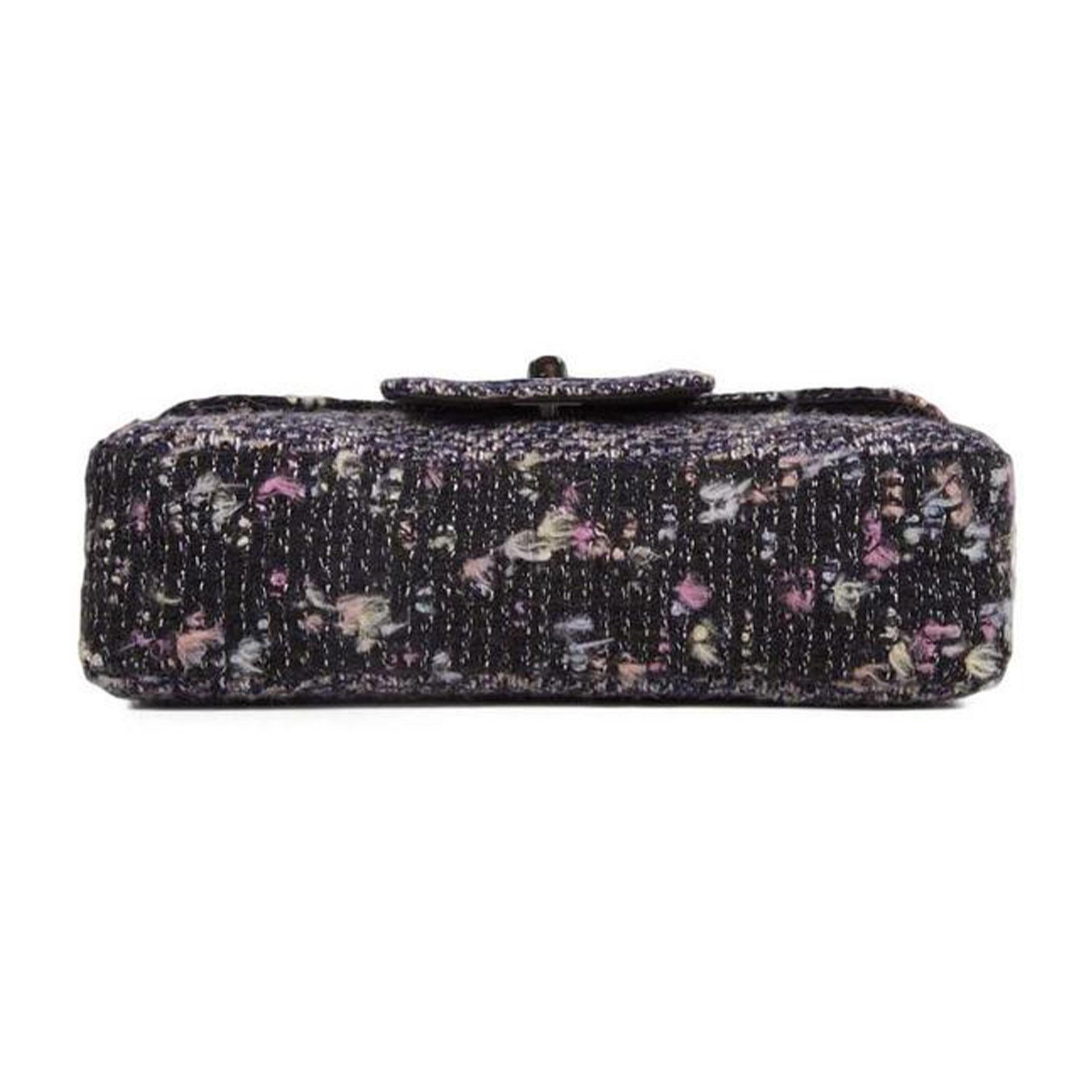 Chanel 2004 Rare Charcoal Multi Colored Fantasy Tweed Large CC Logo Shoulder Bag For Sale 5