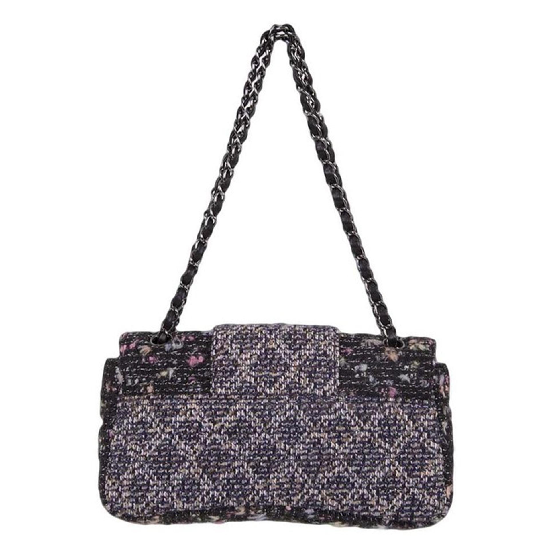 Women's or Men's Chanel 2004 Rare Charcoal Multi Colored Fantasy Tweed Large CC Logo Shoulder Bag For Sale