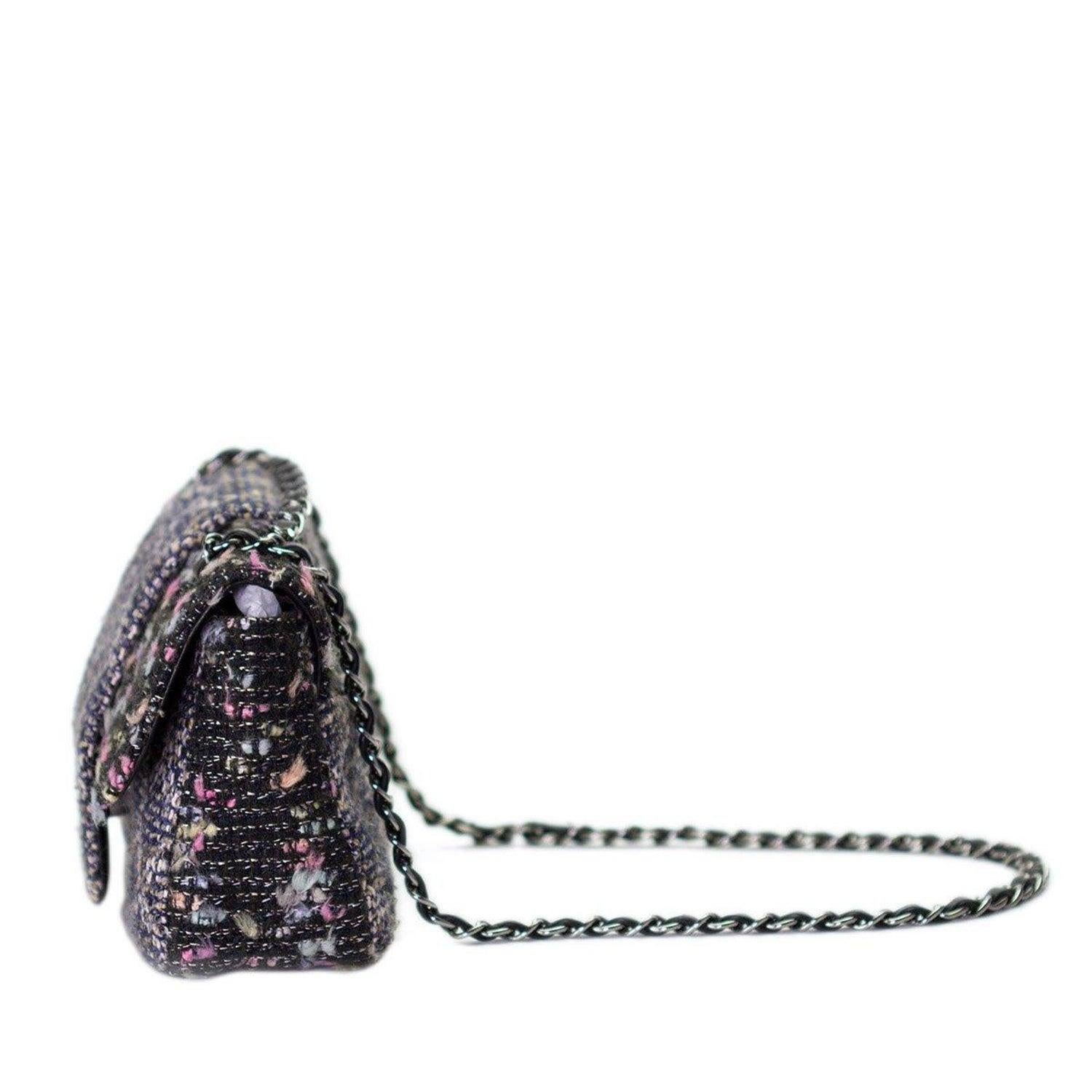 Chanel 2004 Rare Charcoal Multi Colored Fantasy Tweed Large CC Logo Shoulder Bag For Sale 4