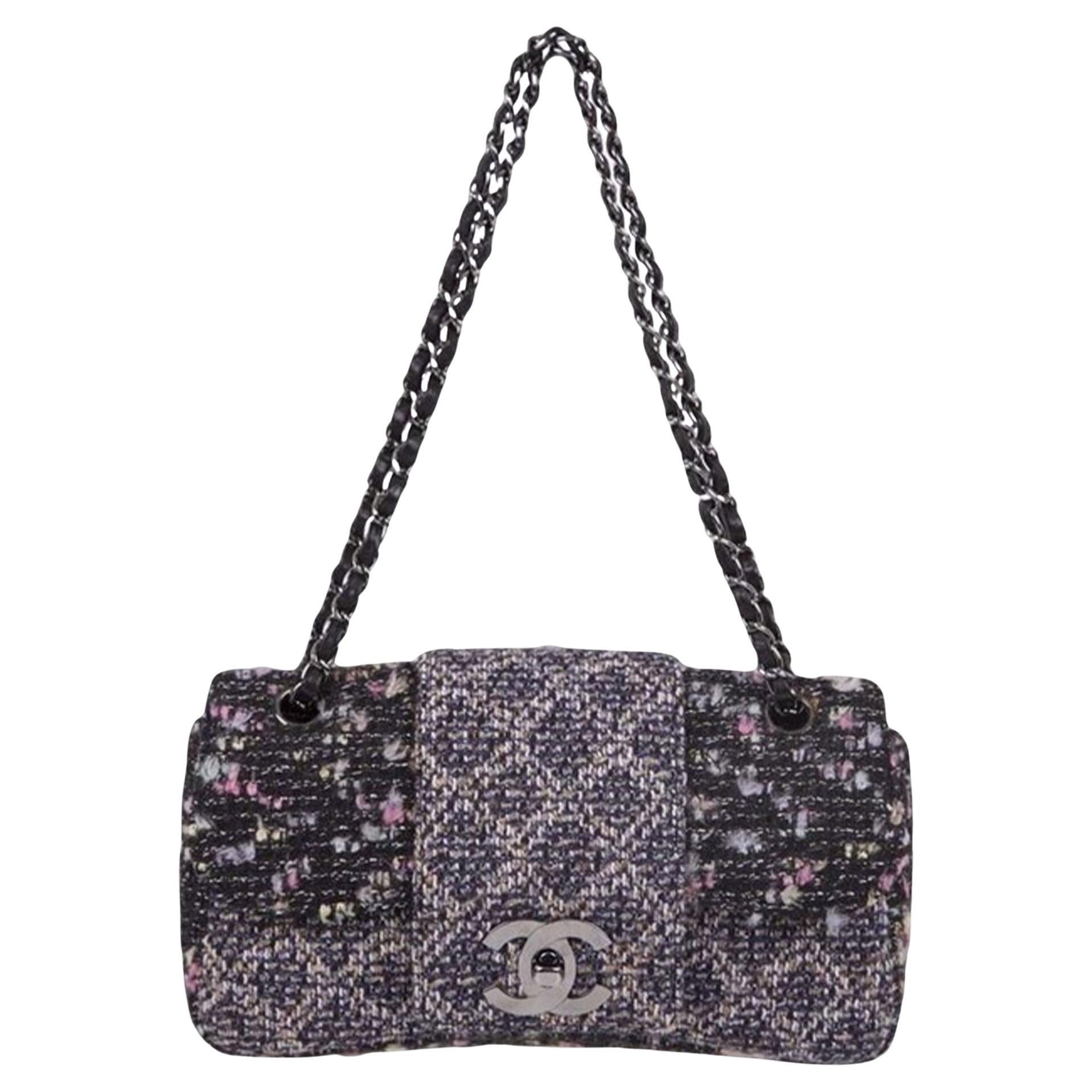 Chanel 2004 Seltene anthrazitfarbene mehrfarbige Fantasy Tweed Große CC Logo Umhängetasche