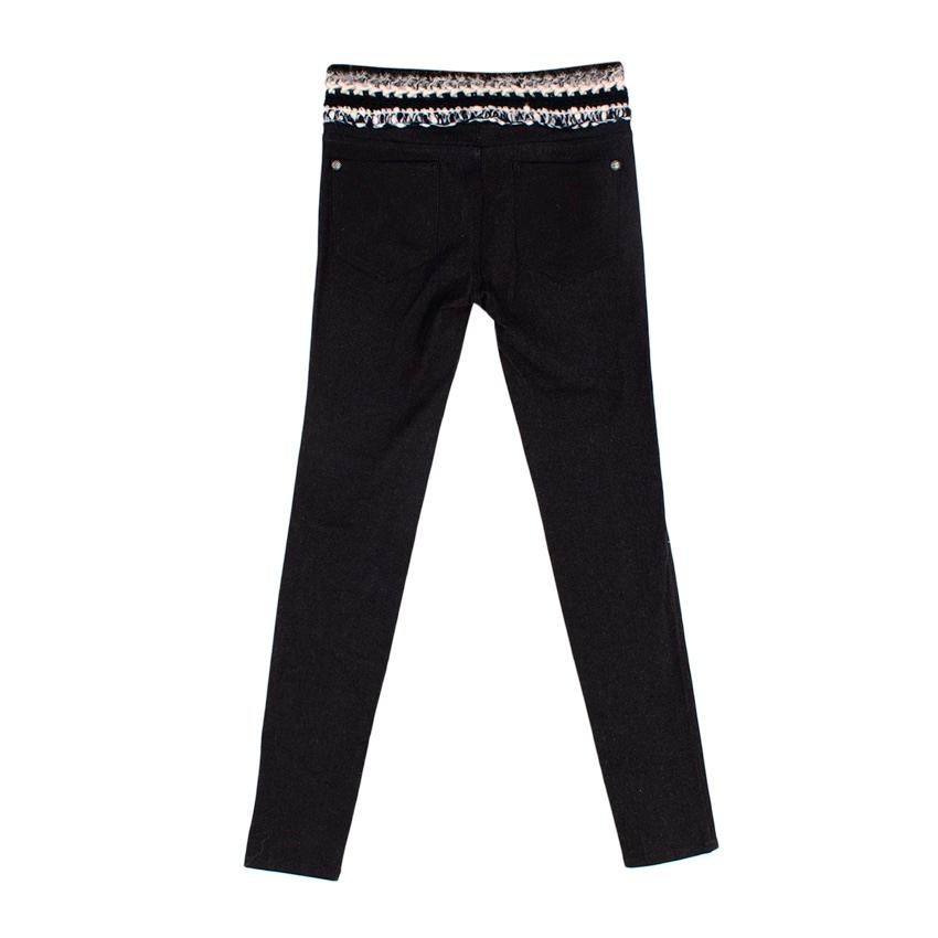  Chanel Charcoal Stretch Denim Legging with Knitted Waistband
 

 - Dark charcoal stretch denim leggings, with classic jeans features including front and back pockets, with CC logo rivets
 - Waistband features unusual knitted detail, reminiscent of