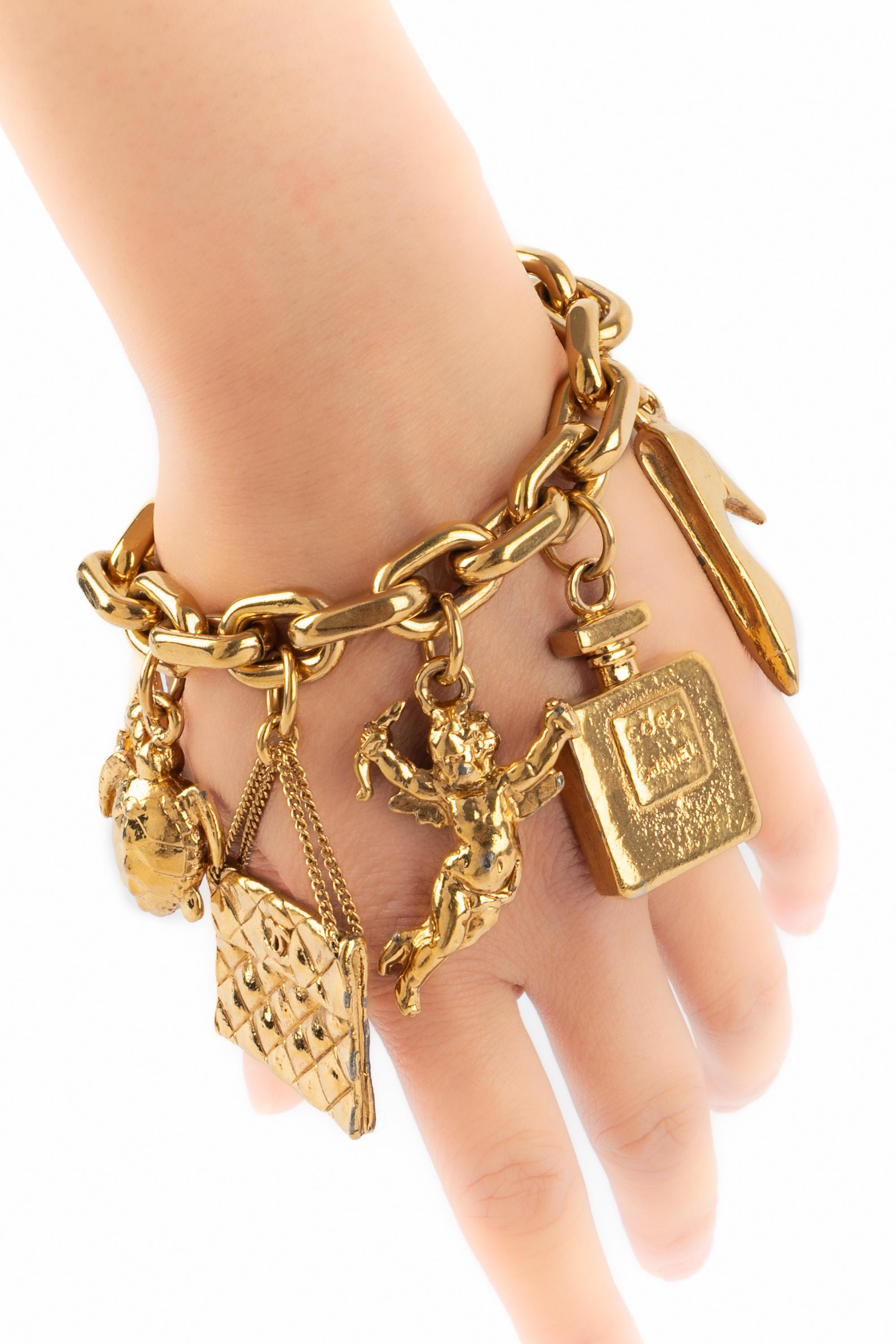 Bracciale con charme Chanel in vendita 4