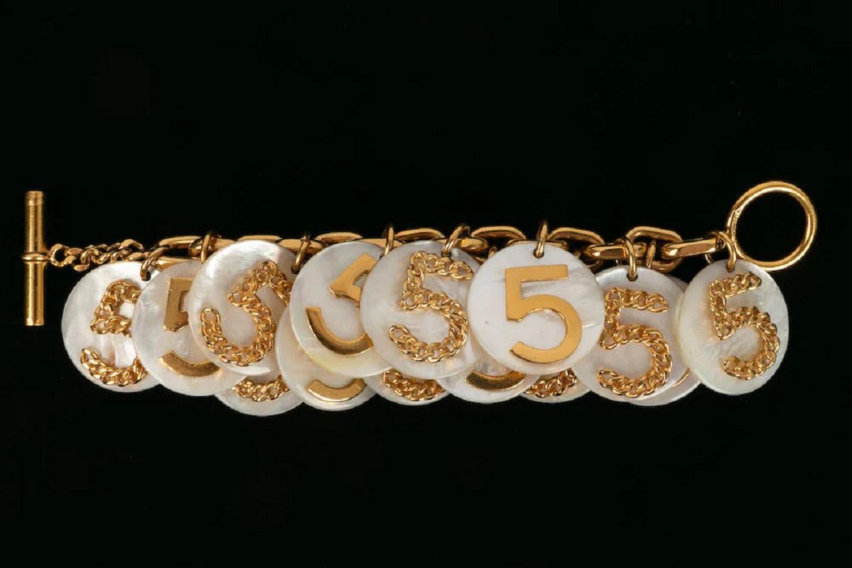 Chanel Charm-Armband aus Bakelit Pastilles im Zustand „Hervorragend“ im Angebot in SAINT-OUEN-SUR-SEINE, FR