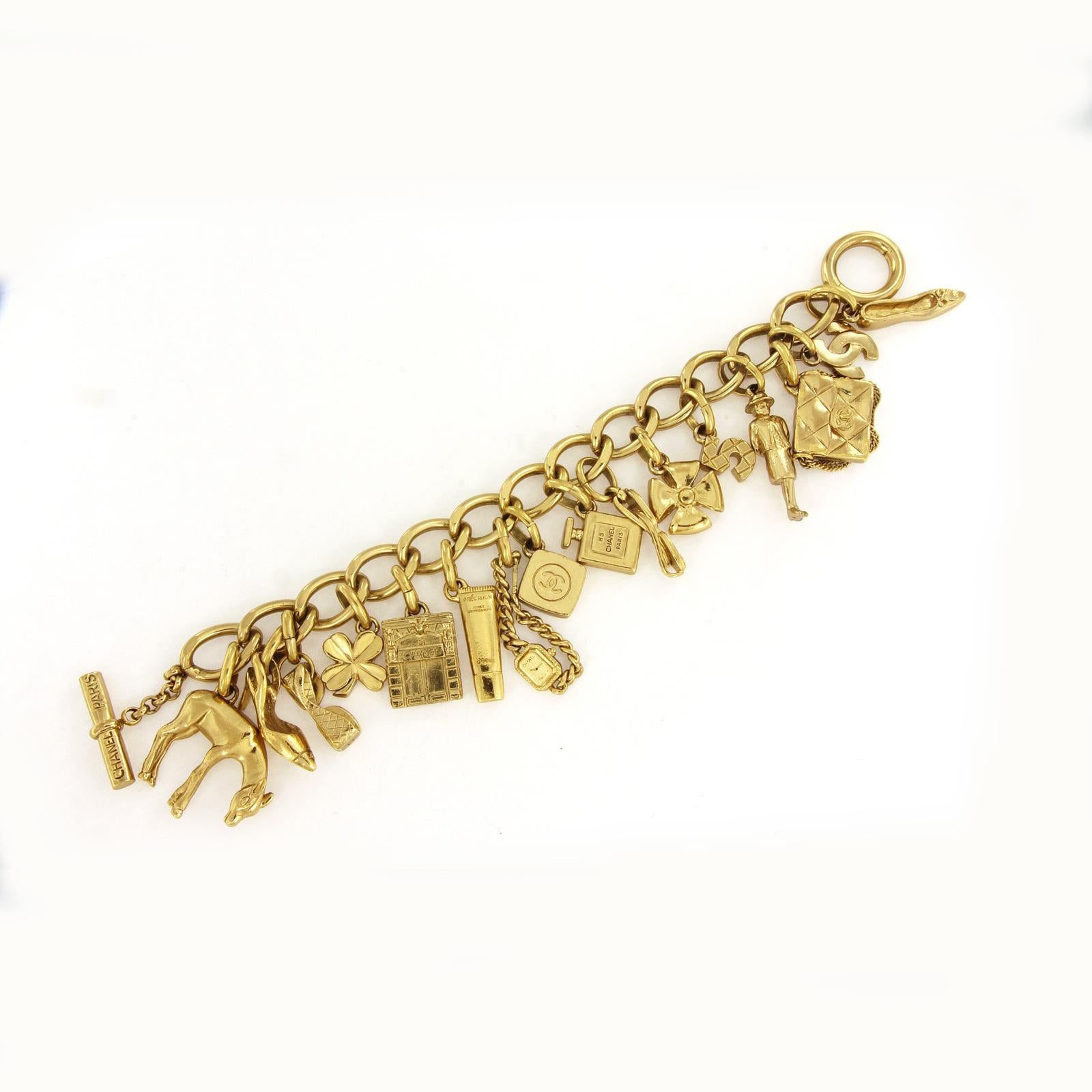 CHANEL CHARM BRACELET WITH 16 ICONIC CHARMS
A classic gold-tone Chanel charm bracelet from 2002 featuring 16 iconic Chanel charms.
*Sold as is. Pre-owned. 

-Length: 8”
-Toggle clasp
-Weight: 119gr