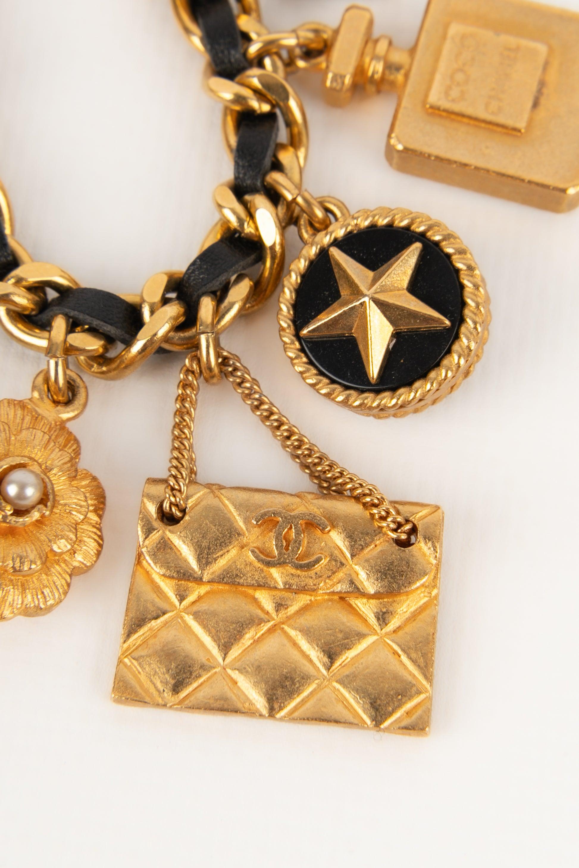 Chanel Charm Bracelet with Leather, 1993 In Excellent Condition For Sale In SAINT-OUEN-SUR-SEINE, FR