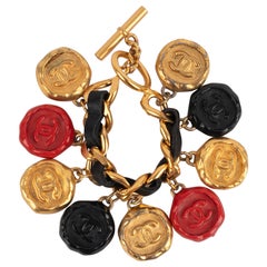 Chanel Charm Goldenes Metallkettenarmband mit Kette, 1993