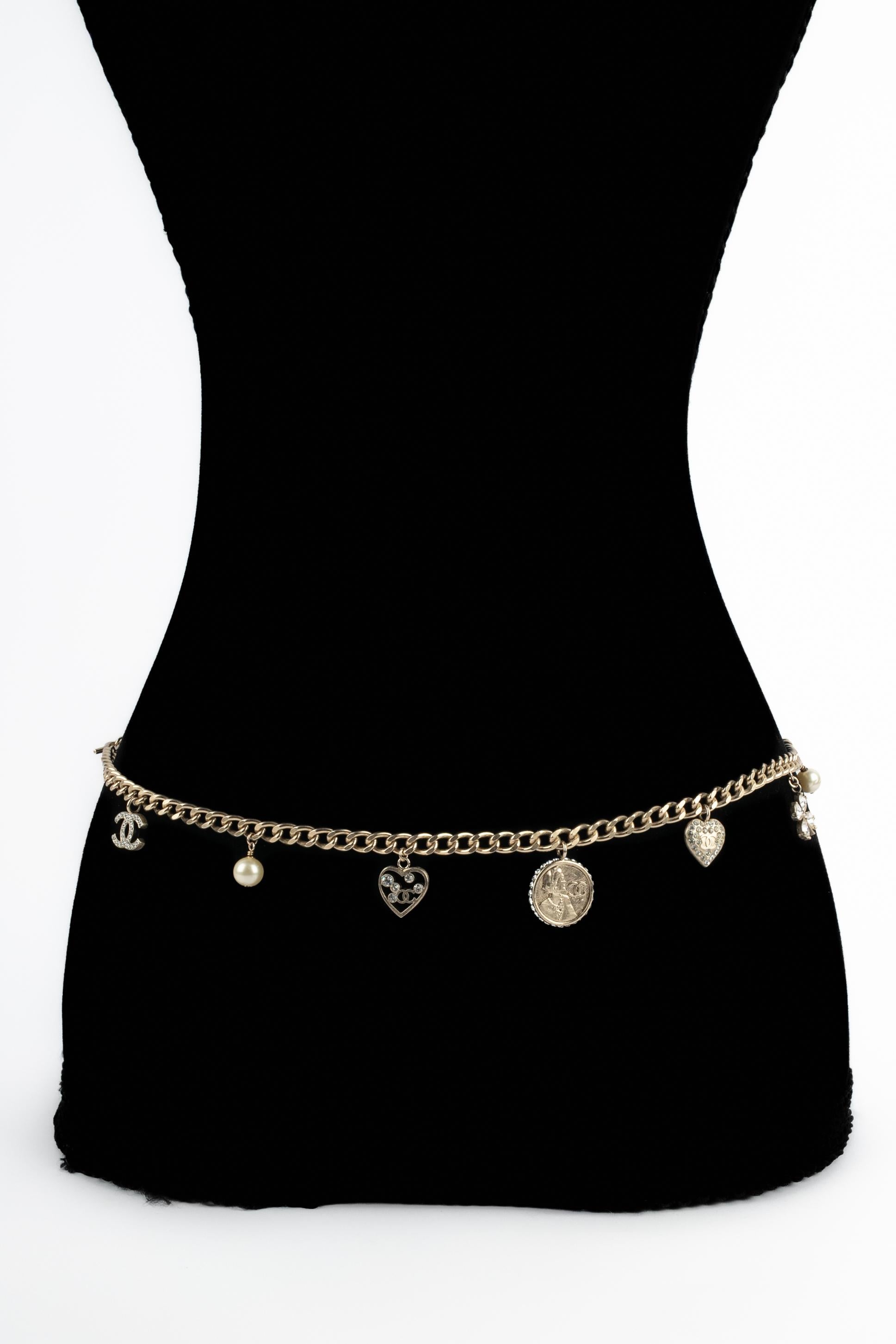 Collana con charme Chanel in vendita 8